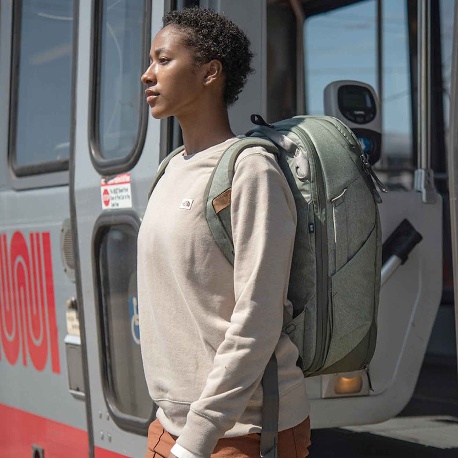 Peak Design Travel Backpack 30L - flexibler Reise- und Kamerarucksack in 6 Farben – Farbvariante grün