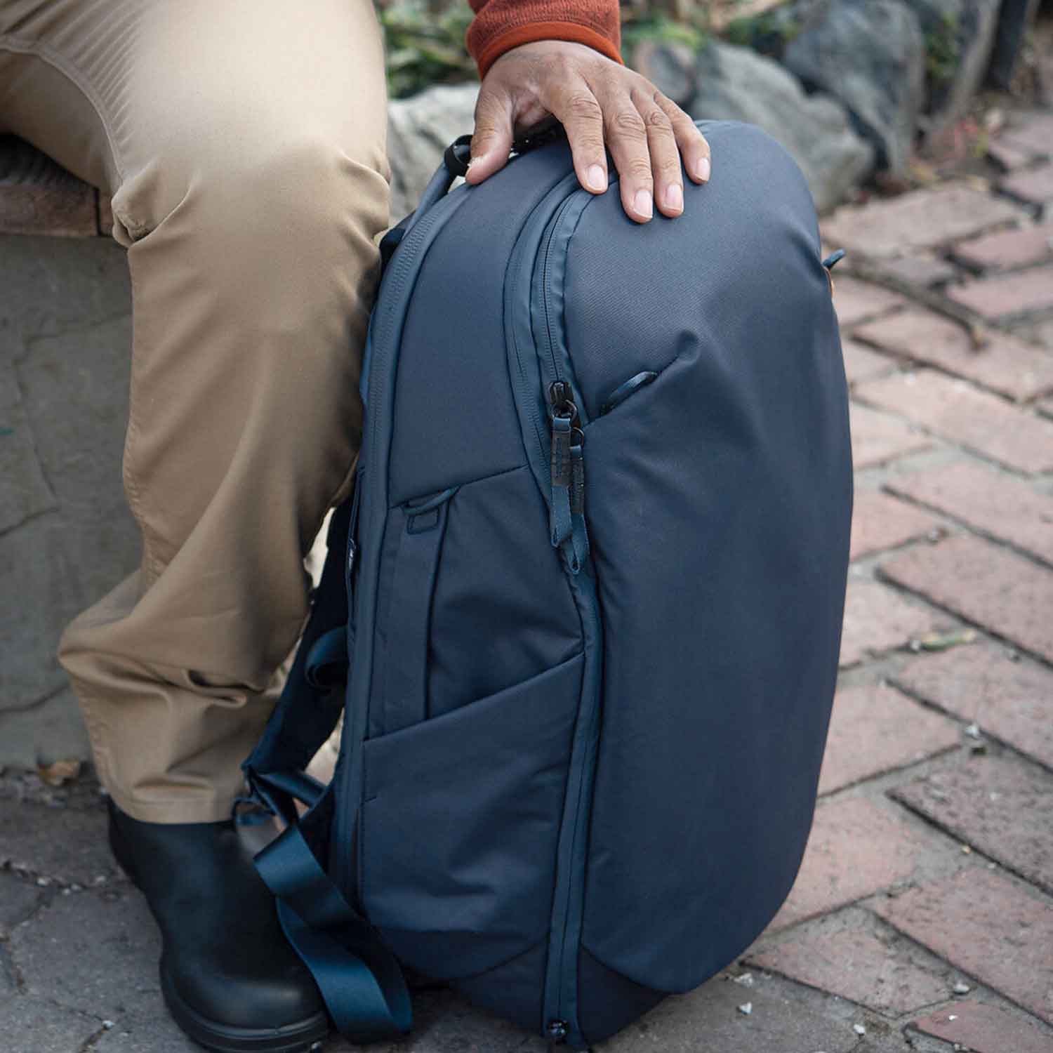 Peak Design Travel Backpack 30L - flexibler Reise- und Kamerarucksack in 6 Farben – Produktansicht der Tasche