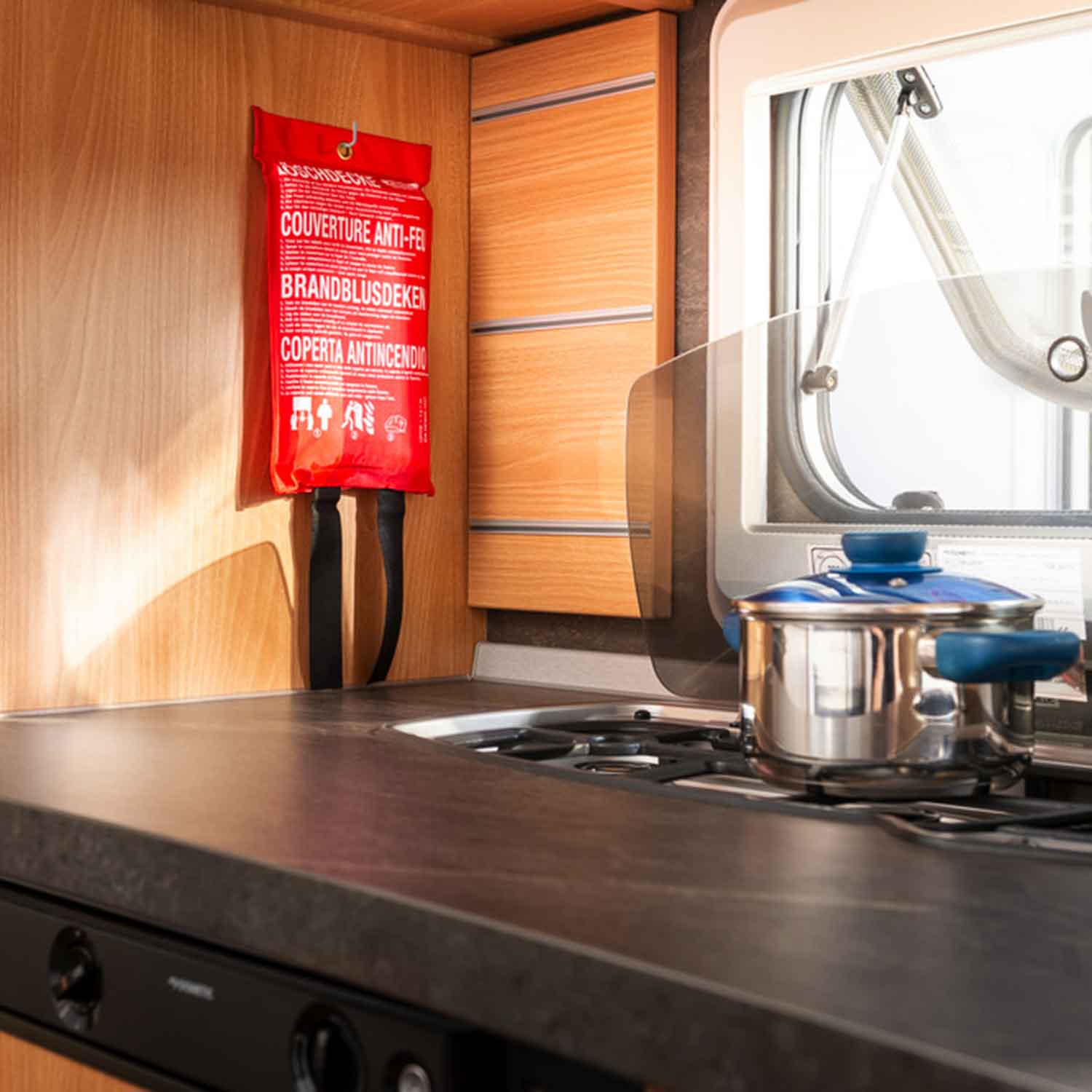 ABUS Löschdecke LD1118 – kompakte Feuerlöschdecke für Haushalt & Küche – Detailansicht