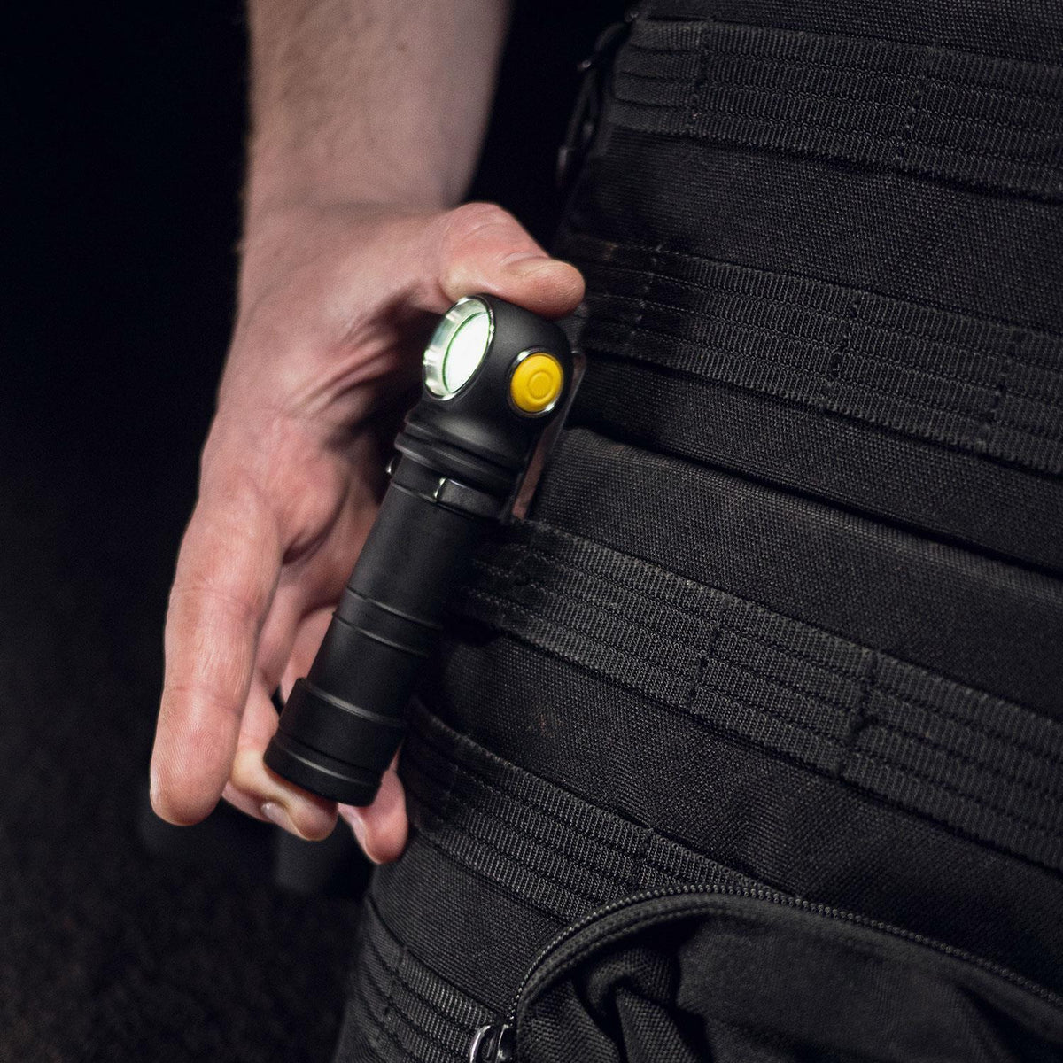 Armytek Wizard C2 Pro Max 21700 - LED Stirnlampe mit Magnet Ladefunktion in 2 Lichtfarben – Detailansicht