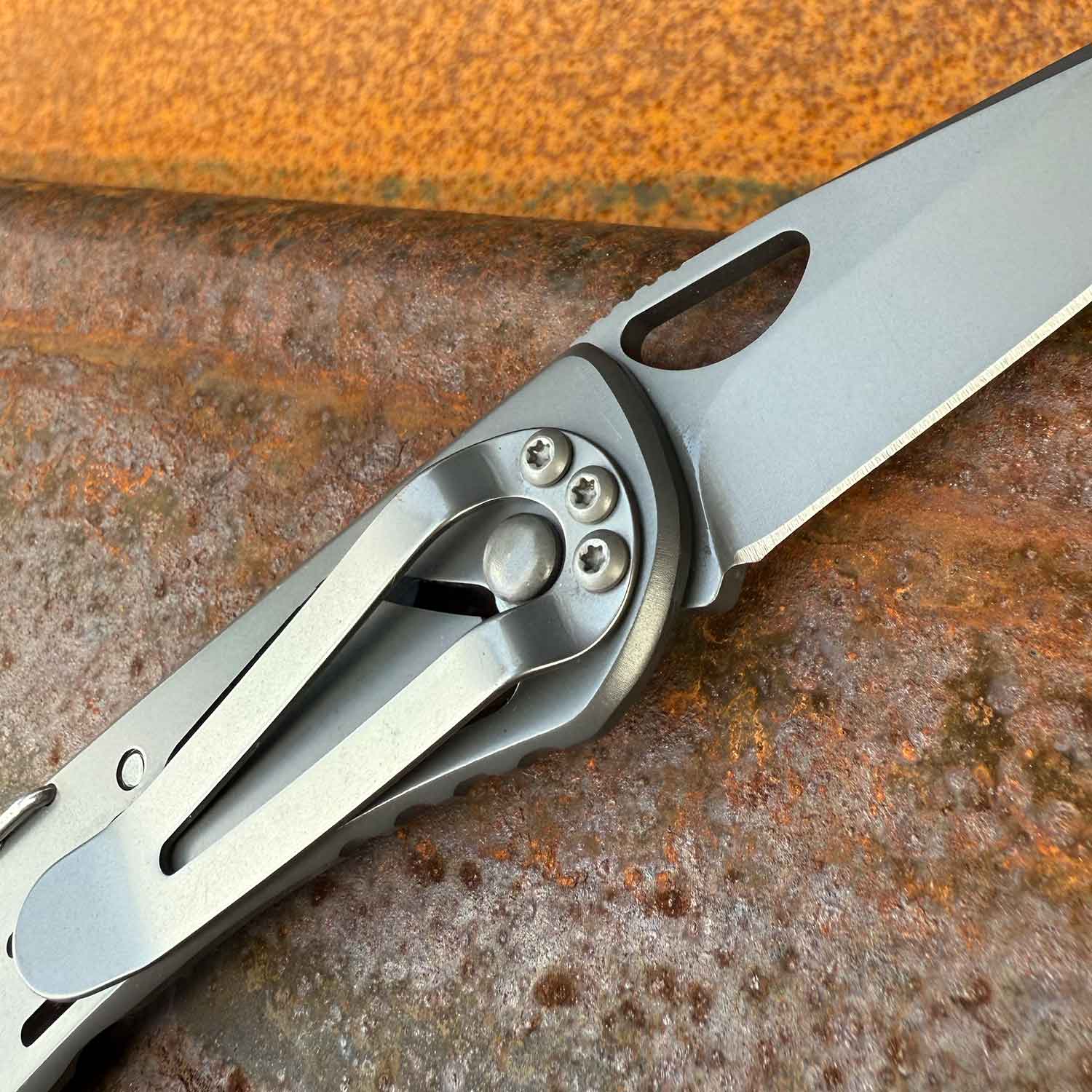 BlackFox F-434 G10 – kompaktes Taschenmesser mit Clip & Karabiner – Detailansicht