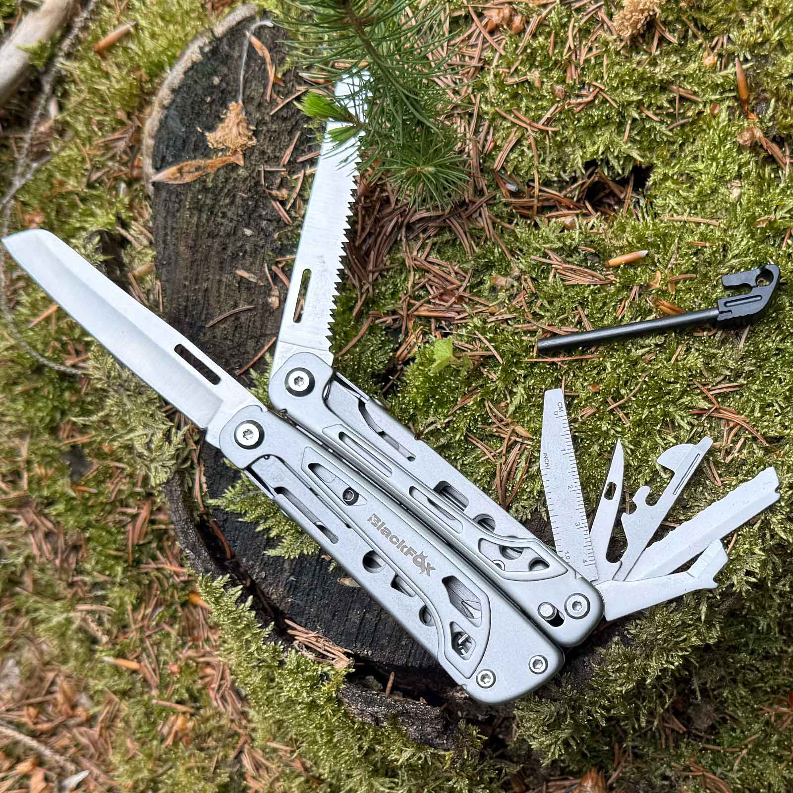 BlackFox Fortitude – Multitool aus Edelstahl mit 16 Funktionen und Nylonetui – Klinge im Detail / Messeransicht