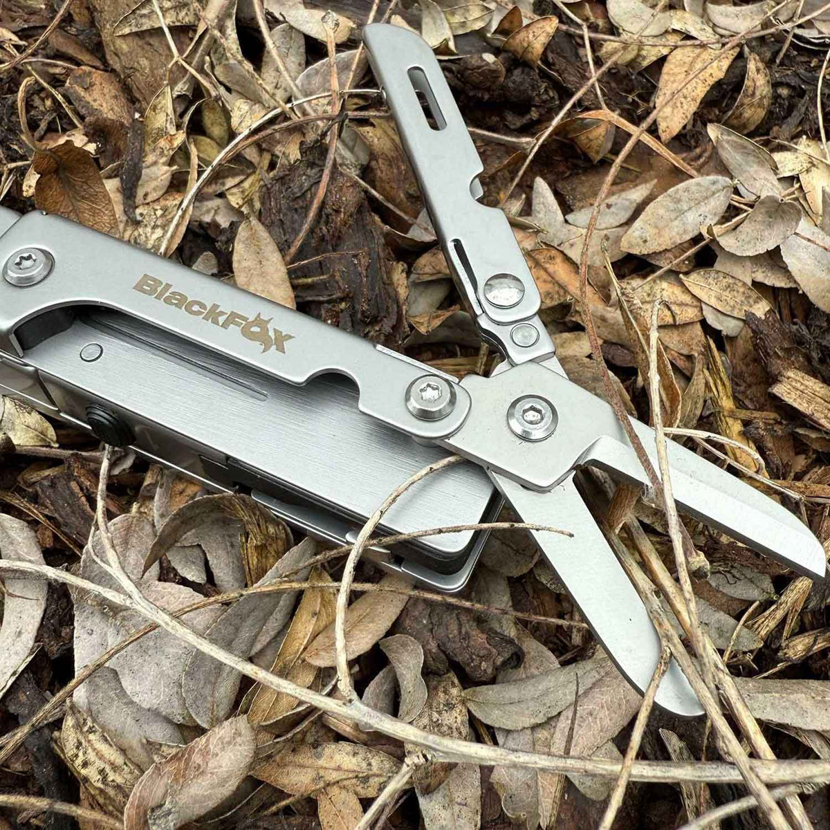 BlackFox Solver – Multitool aus Edelstahl mit Clip & großer Schere 13 Funktionen – Detailansicht