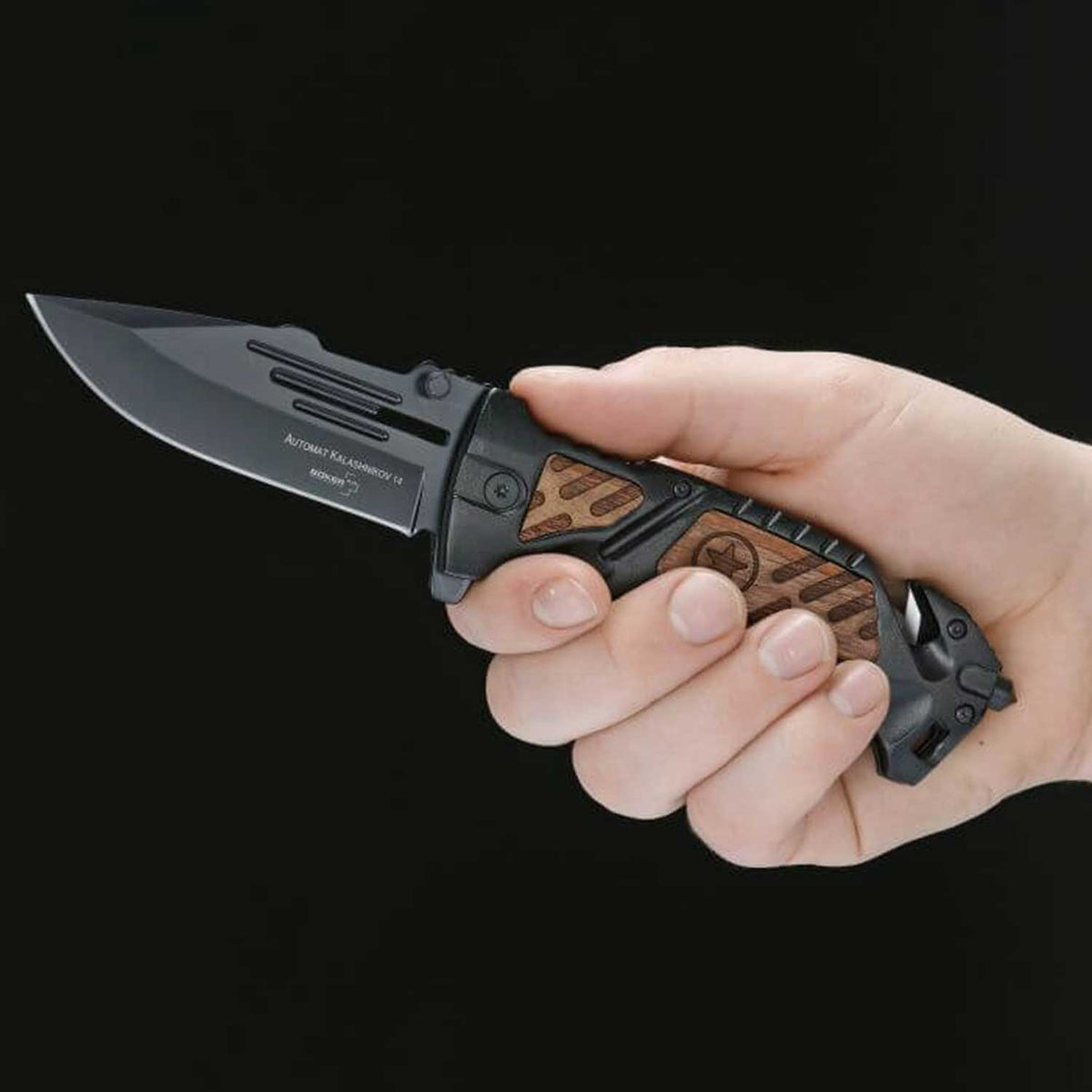 Böker Plus AK-14 – Taktisches Einsatzmesser mit Gurtschneider und Glasbrecher – Detailansicht