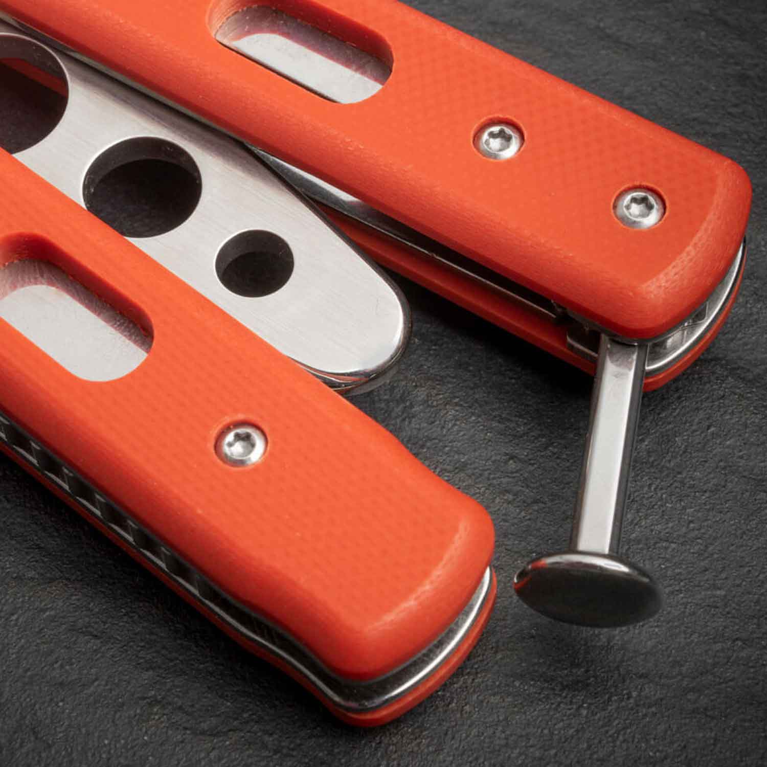 Böker Plus Balisong Trainer Red – Sicheres Butterfly Trainingsmesser – Detailansicht