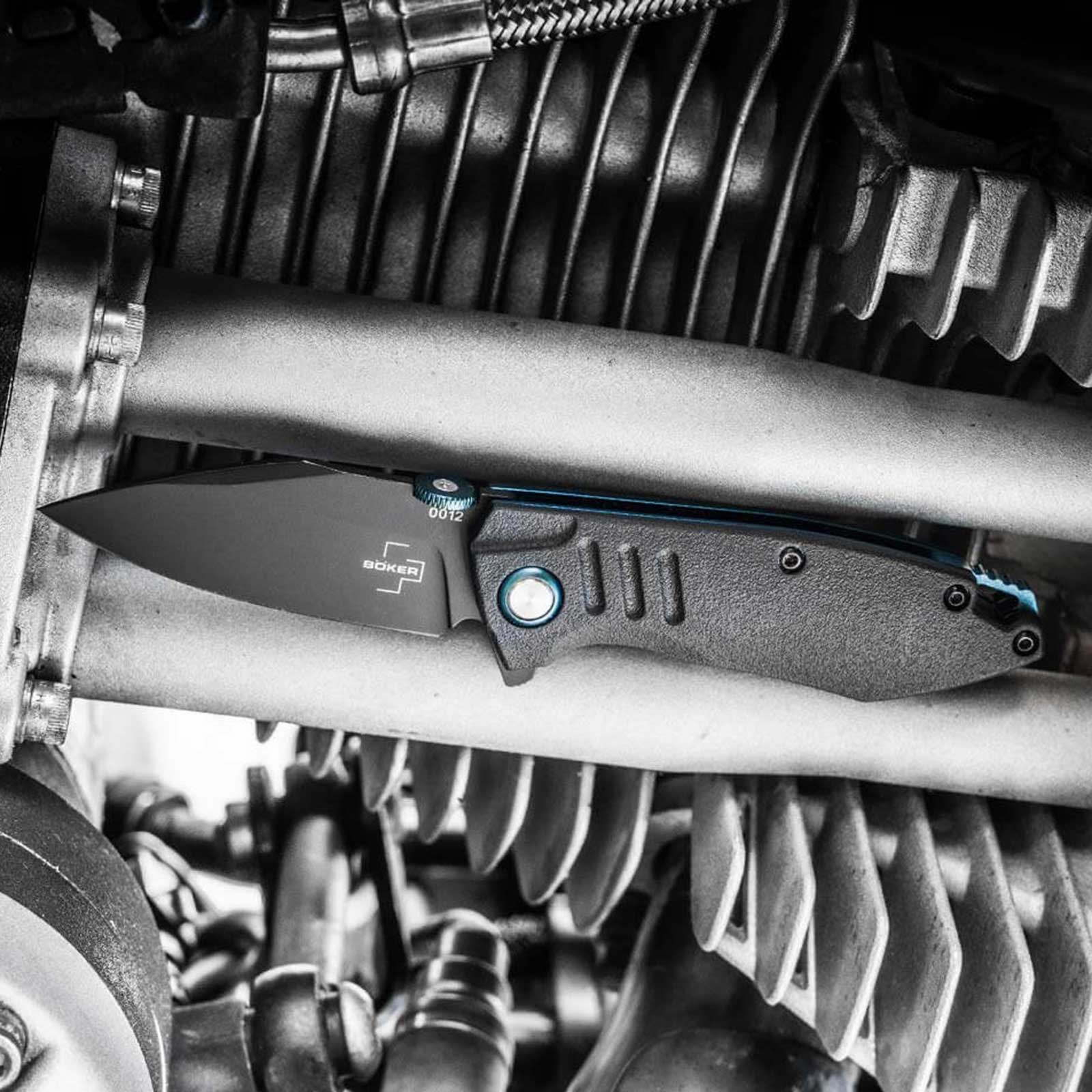 Böker Plus Bend – kompaktes Assisted-Opener-Taschenmesser mit D2-Klinge – mit Tasche
