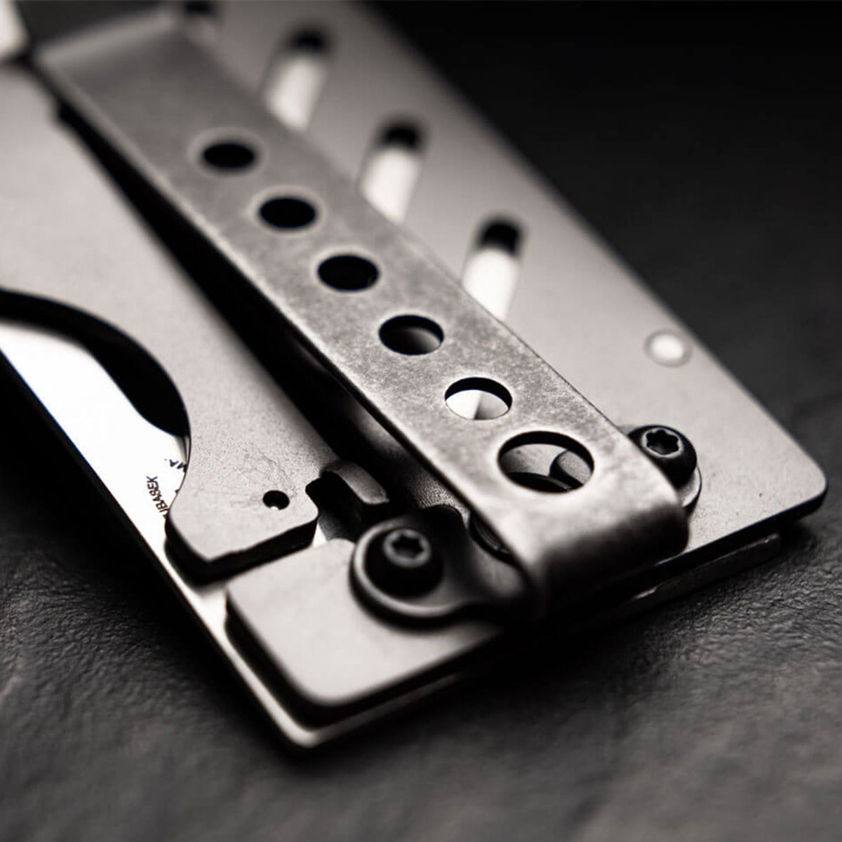 Böker Plus Credit Card Knife - Taschenmesser im Kreditkartenformat mit Clip – Detailansicht