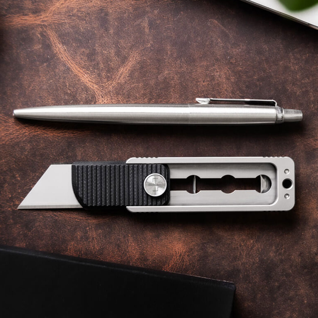Böker Plus Cutweazle - Edelstahl Cuttermesser mit Wechselklinge & Tip Up Clip – Detailansicht