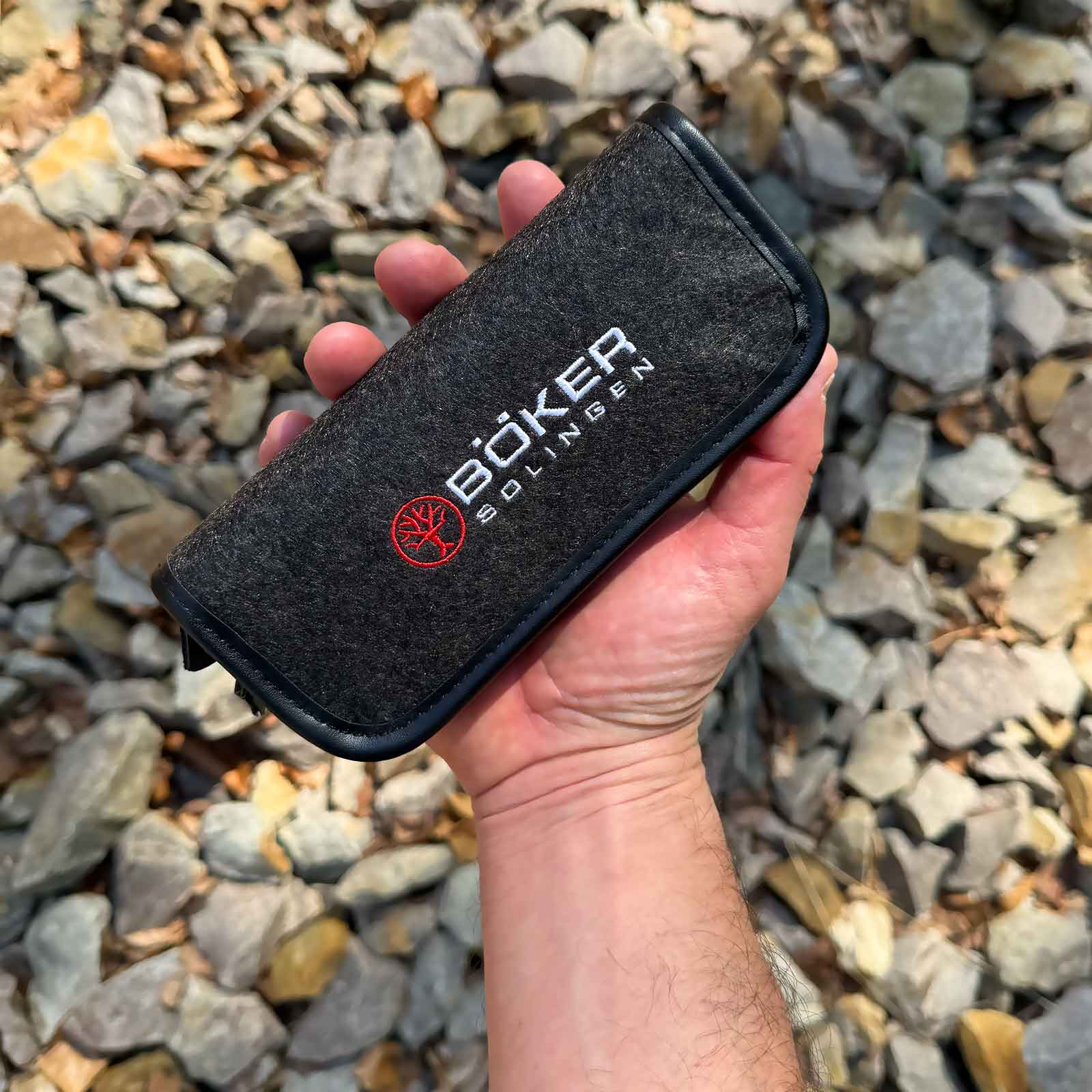 Böker Filz-Etui – Messertasche mit Reißverschluss und Fächern – Produktansicht des Messers – Detailansicht 3
