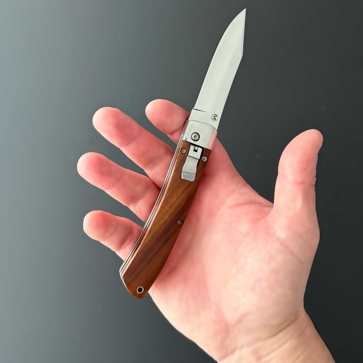 Magnum Automatic Classic – Automatik-Taschenmesser mit Palisanderholz – Detailansicht
