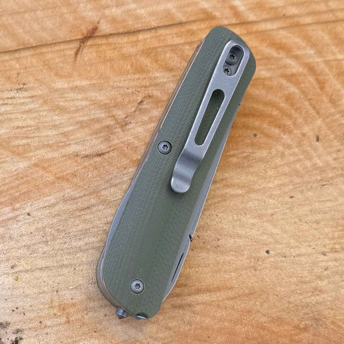 Böker Naturensöhne MK II NXT – Taschenmesser mit 8 Funktionen (grün) – Clip und Befestigung, Rückansicht