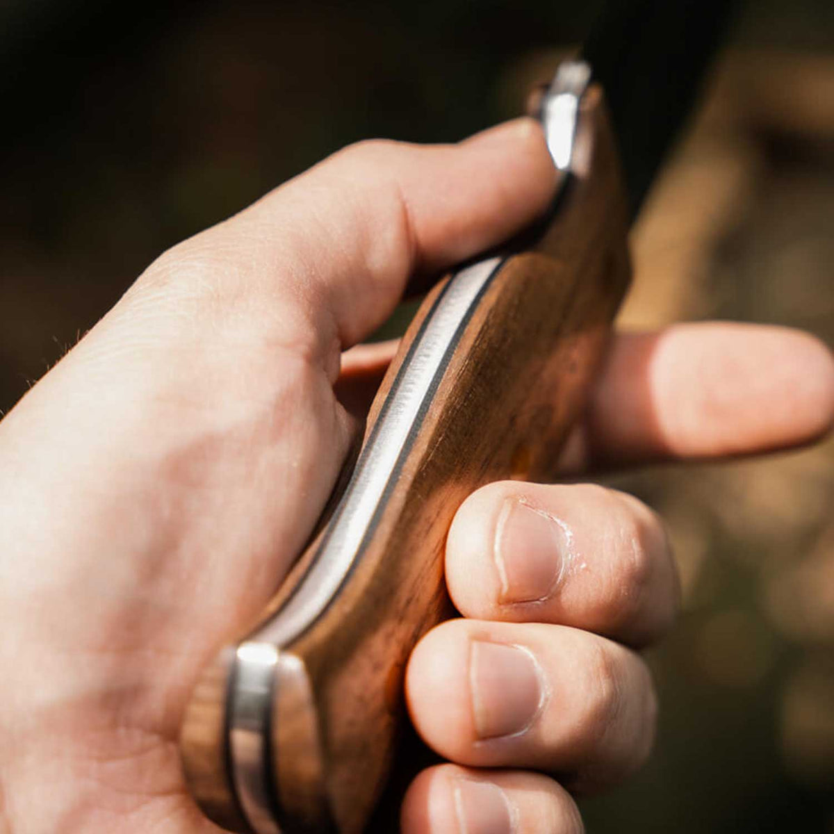Böker Naturensöhne MK. III - Outdoormesser mit Walnussgriff & Lederscheide – Detailansicht