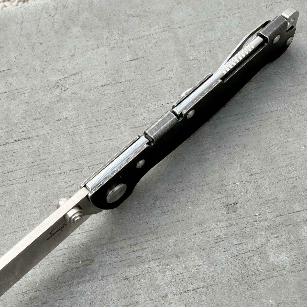 Böker Plus Atlas Sheepsfoot TS – Einhandmesser mit D2 Klinge und Tip-Up Clip – Detailansicht