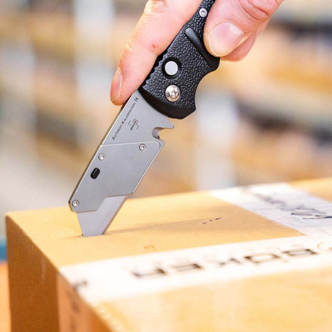 Böker Plus Kalashnikov Boxcutter Taschenmesser – Detailansicht