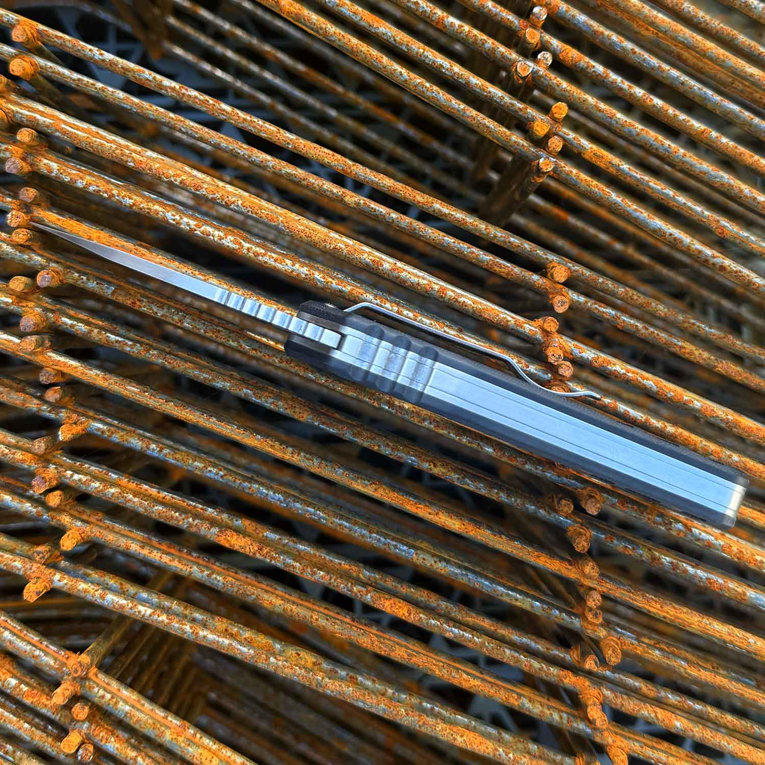 Böker Plus Worldwide – Legales Slipjoint-Messer mit G10 Griff und Gürtelclip – Detailansicht