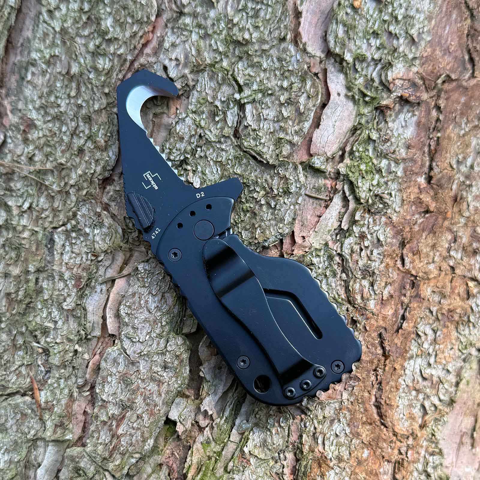 Böker Plus Rescom 2.0 – kompaktes Rettungsmesser mit umsetzbarem Clip – Produktansicht des Messers – Detailansicht 5