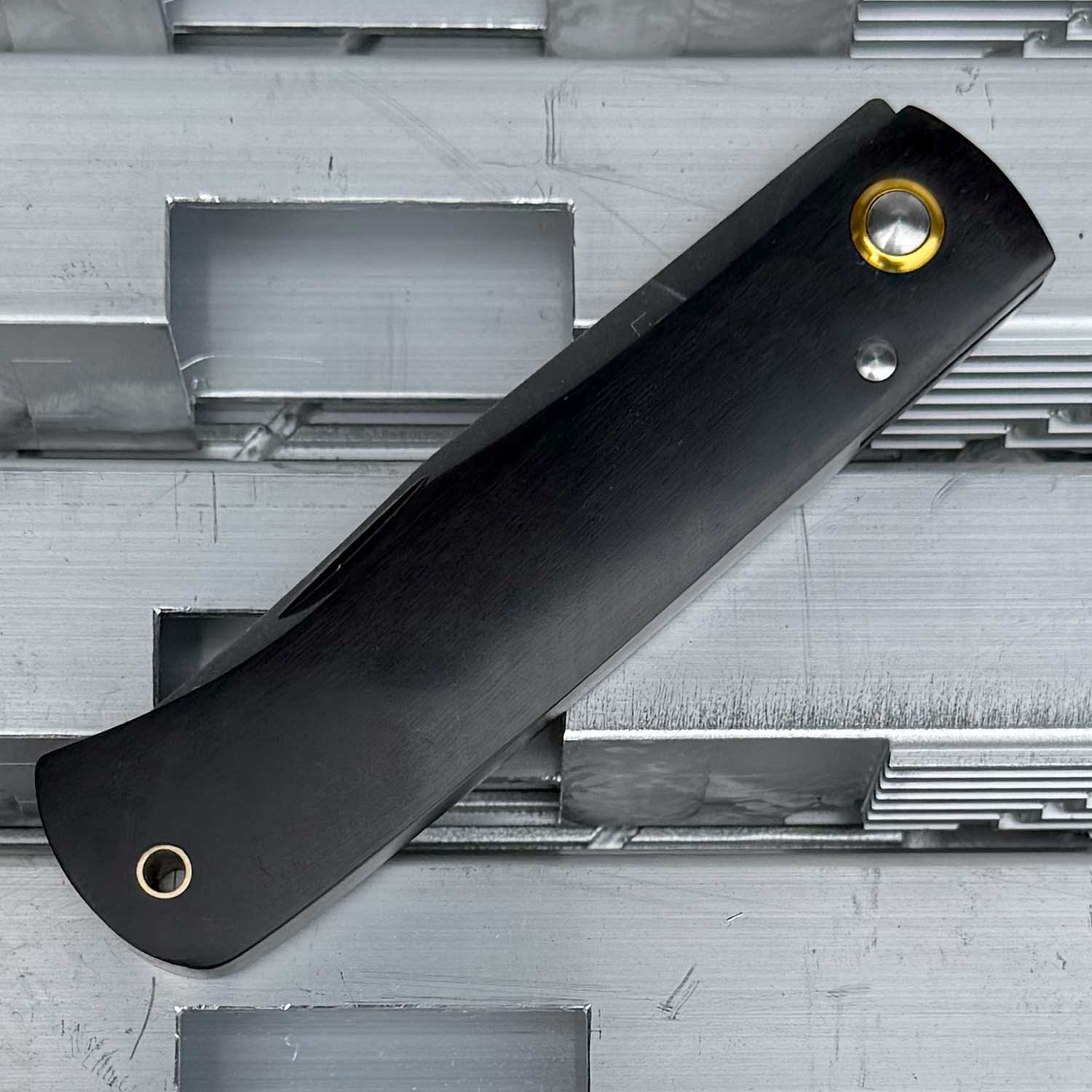 Böker Plus Rusticus All Black – Taschenmesser mit Stonewash & Ebenholzgriff – Detailansicht