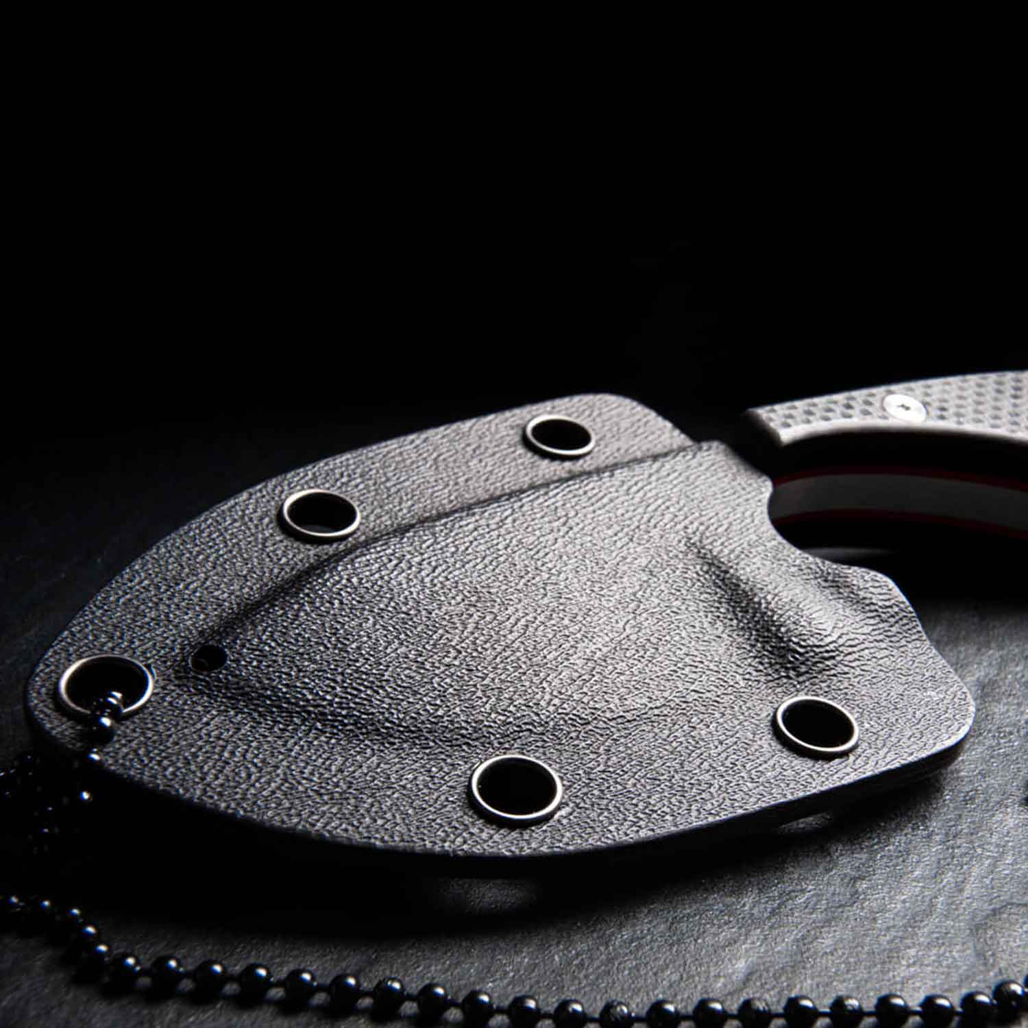 Böker Plus Sigyn – Leichtes Neck Knife mit D2-Klinge und Kydexscheide – Detailansicht