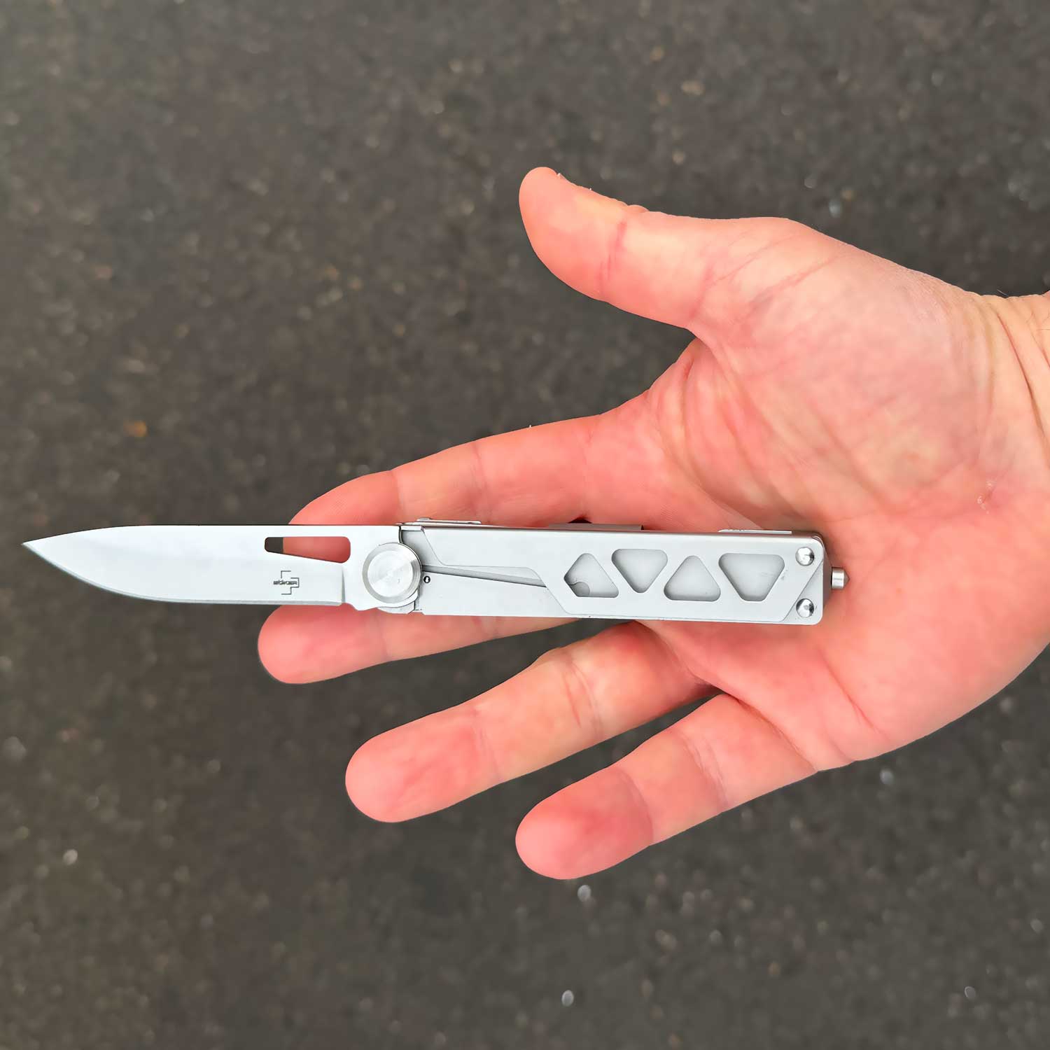 Böker Plus Specialist Half-Tool – Kompaktes Multitool mit Bithalter & Holster – Detailansicht
