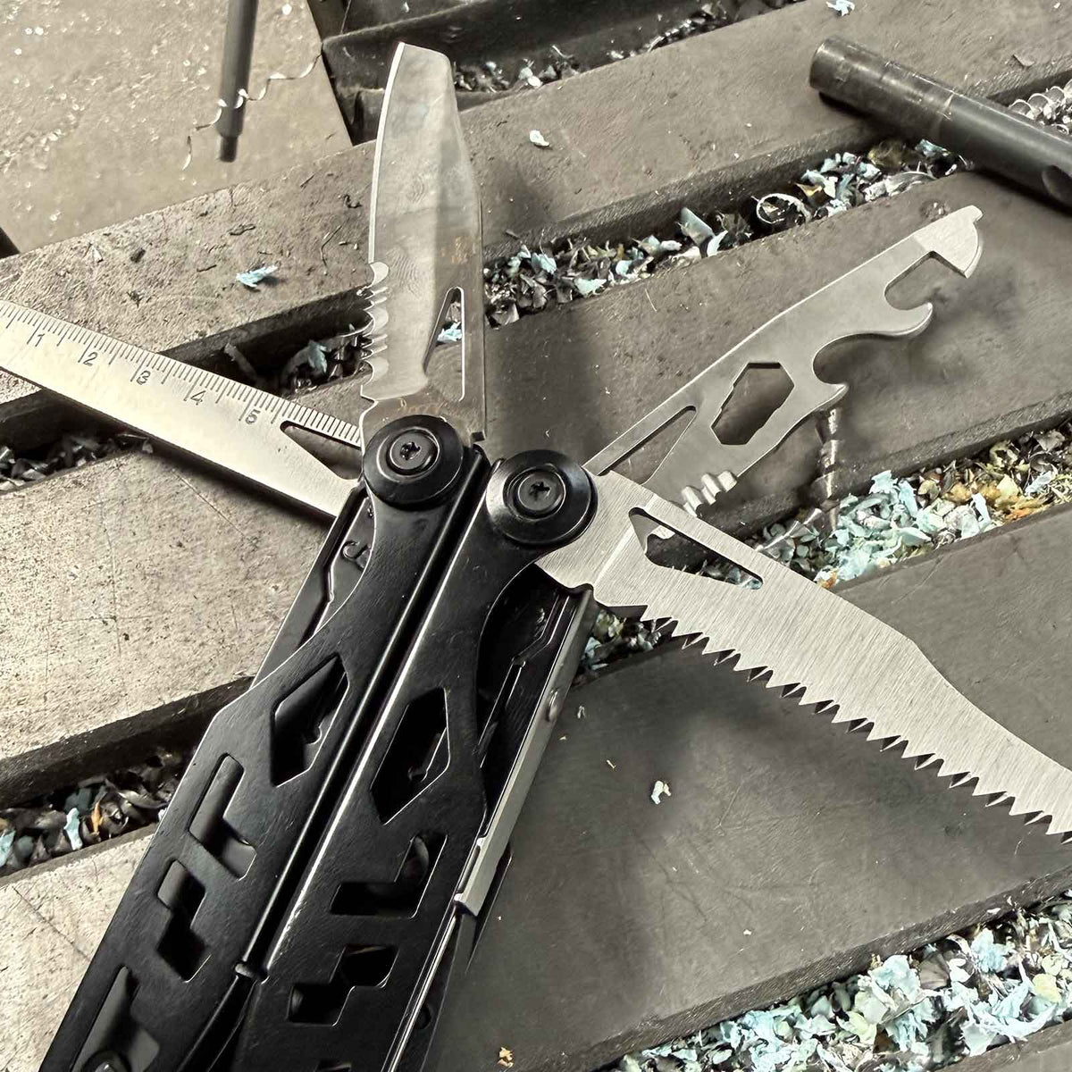 Böker Plus Specialist II Multitool mit 13 Funktionen und Nylonetui – Produktansicht des Messers – Detailansicht 8