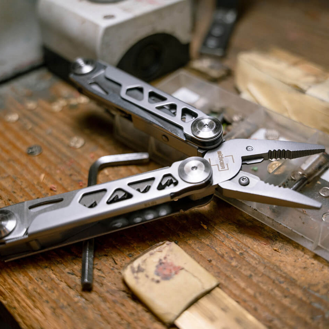 Böker Plus Specialist Pro - EDC Multitool 10 Funktionen mit Clip & Nylonetui – Detailansicht