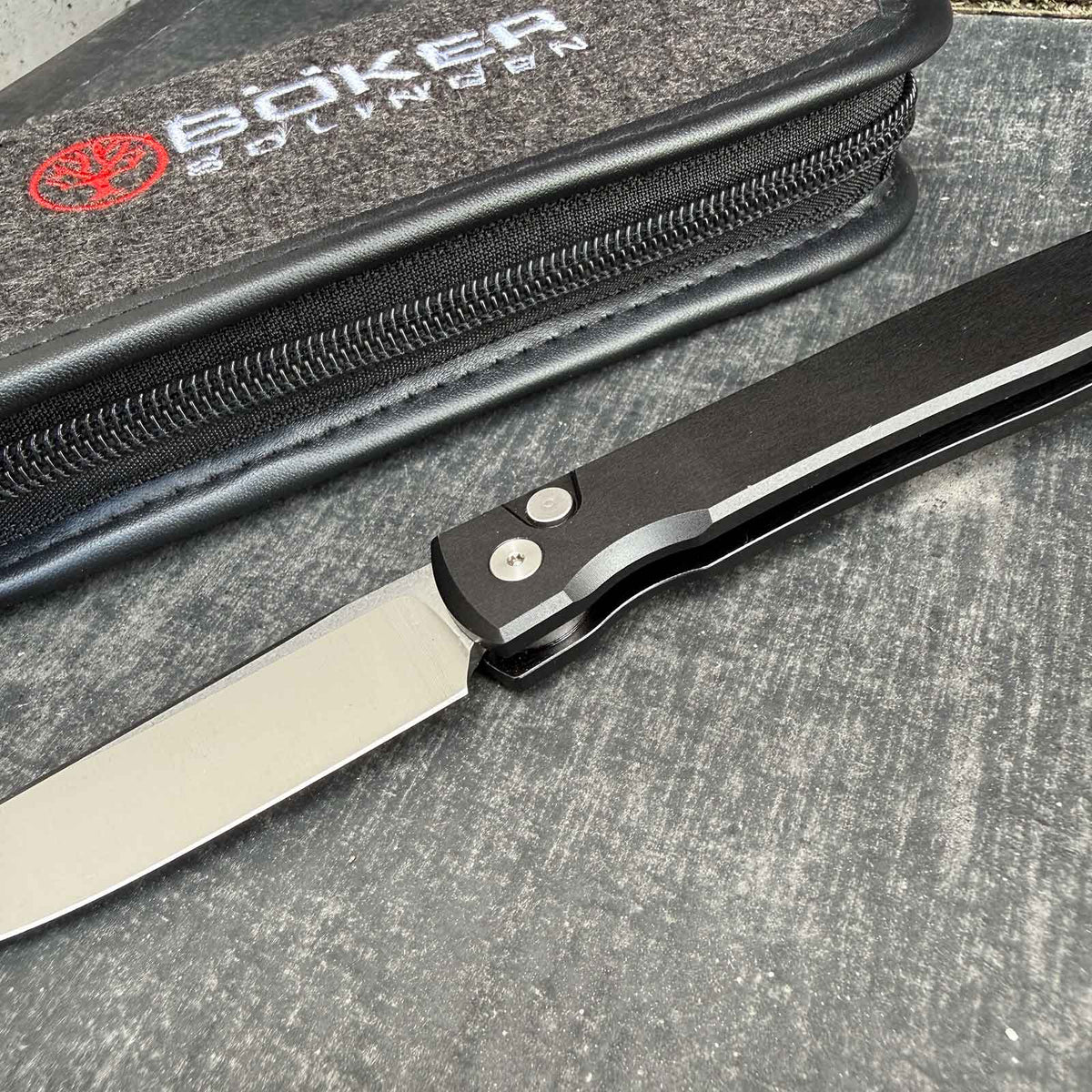 Böker Urban Trapper NonLock 42 – Im urbanen Einsatz – Detailansicht 1