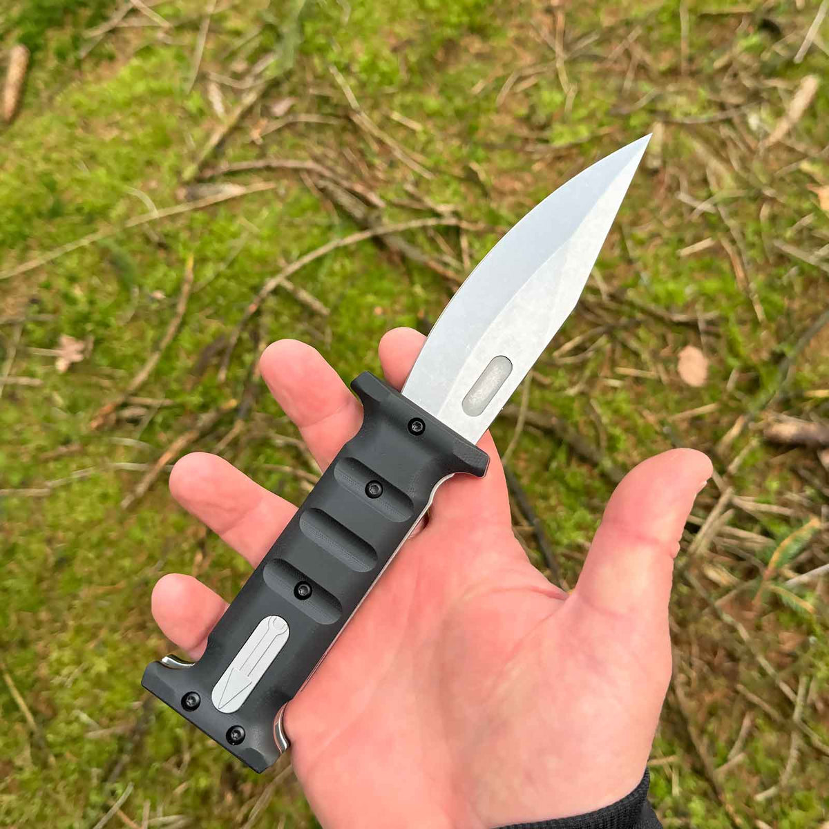 Böker Plus Extension Knife – Verlängerungsmesser mit D2 Klinge und Kydexscheide – Größenvergleich in der Hand