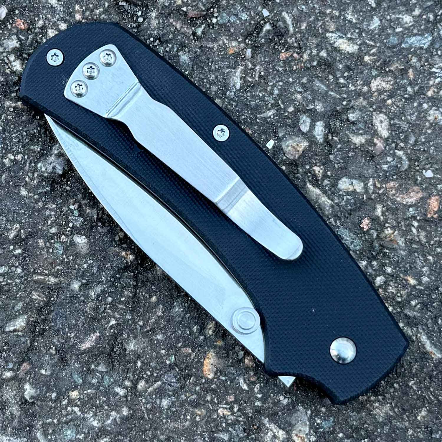 Böker Plus XS Drop – Kompaktes Slipjoint Taschenmesser mit Droppoint-Klinge – Detailansicht