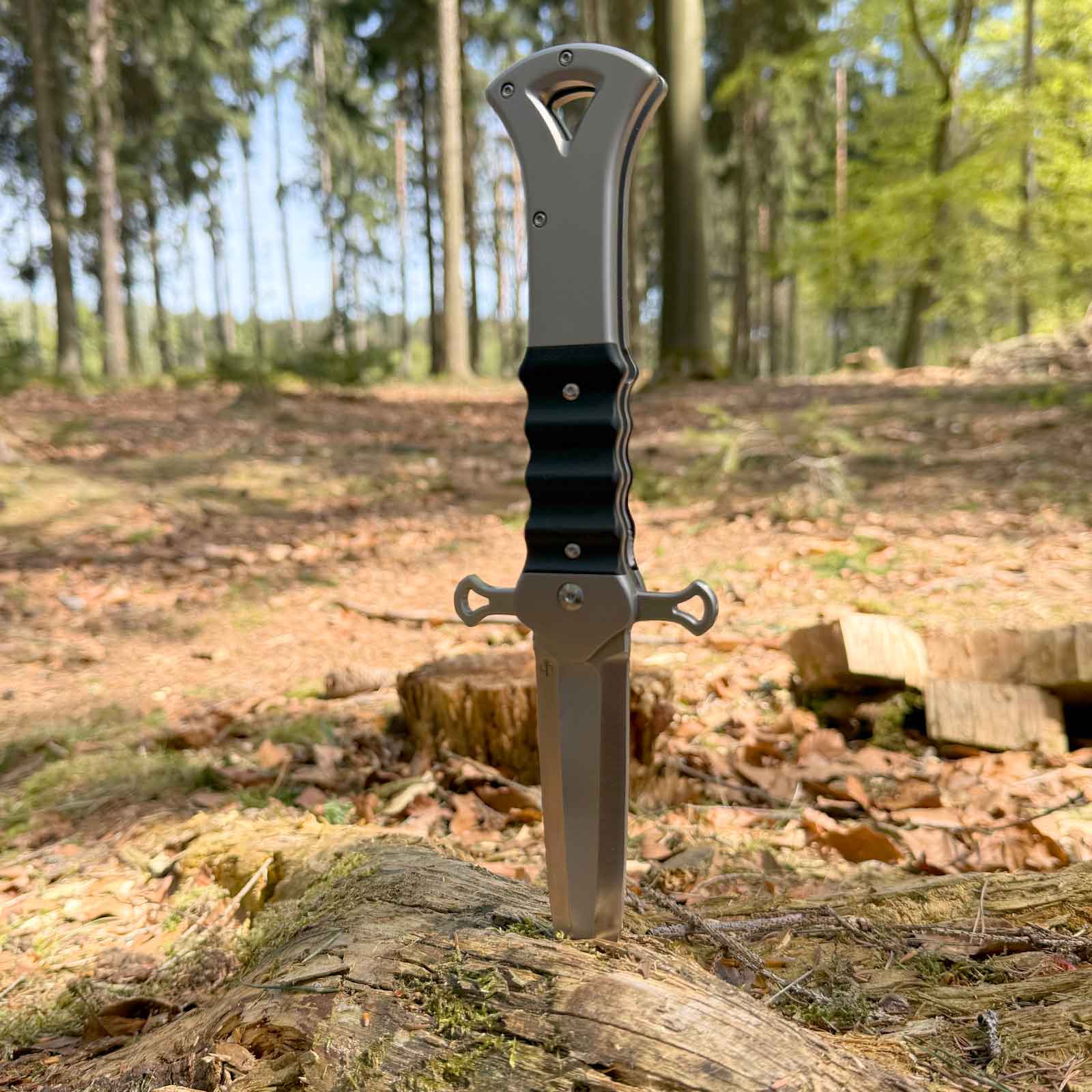 Böker Plus Inarsil – großes Taschenmesser in Schwert-Optik mit Flipper & Linerlock – Produktansicht des Messers – Detailansicht 4