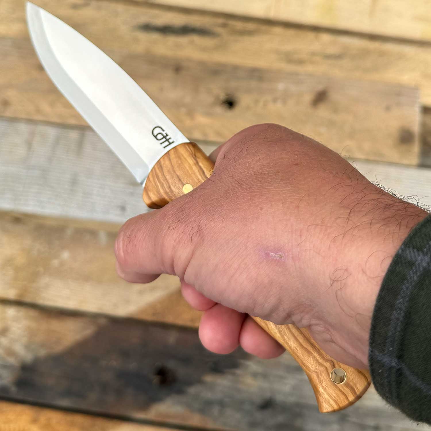 Herbertz CJH Outdoormesser – Mit feststehender D2-Stahlklinge & Olivenholzgriff – Detailansicht