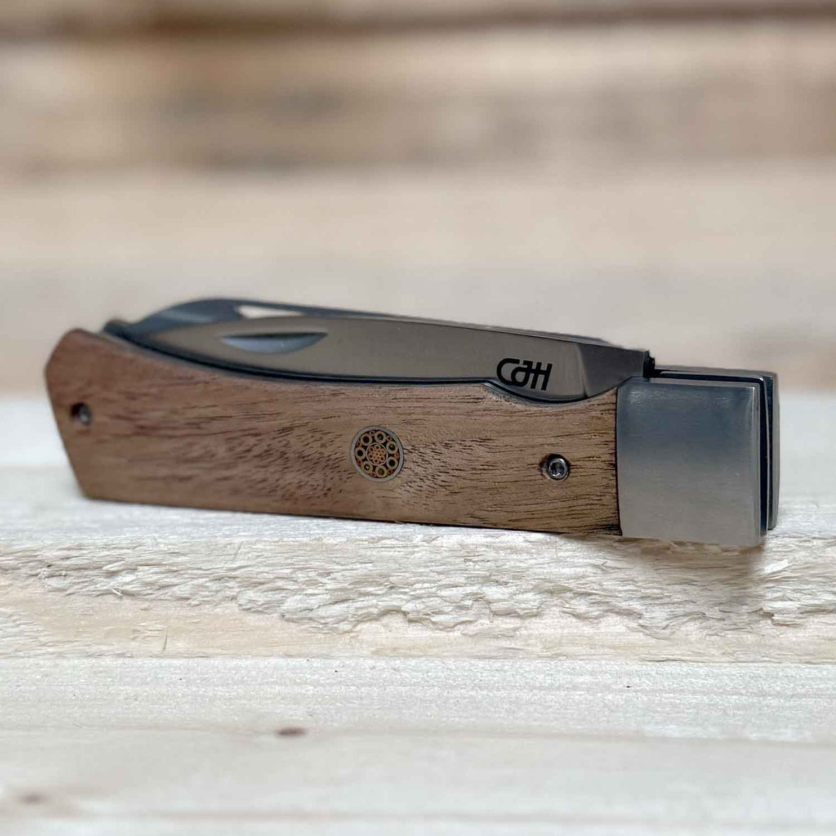Herbertz CJH Outdoor Kochmesser – Mit Gemüseschäler und Fischschupper – Detailansicht