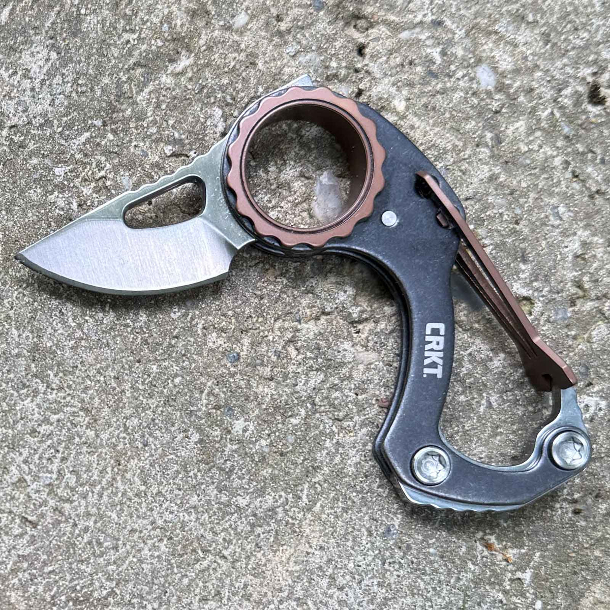 CRKT Compano – Mini-Taschenmesser mit Karabiner für den Schlüsselbund – Messeransicht