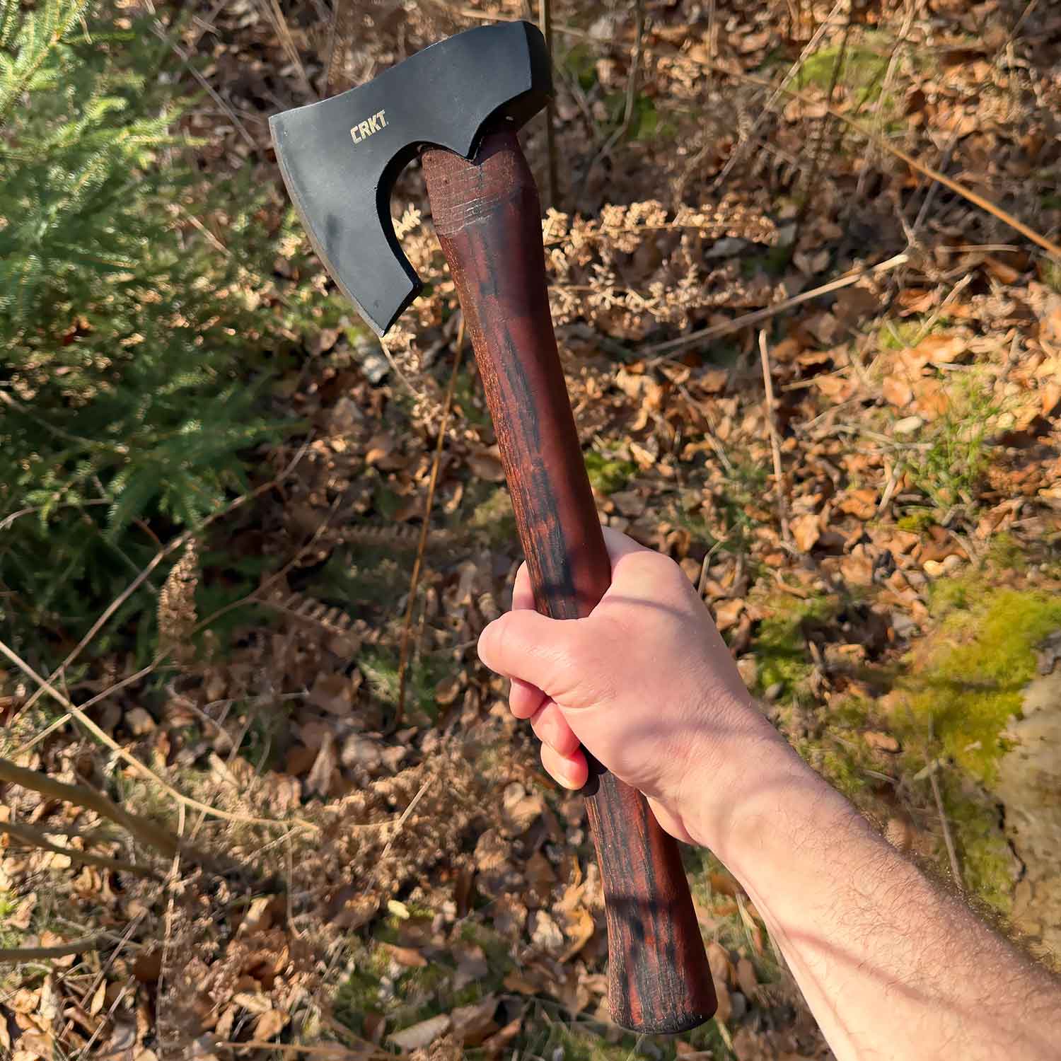 CRKT Freyr Axt / Tomahawk – Robustes Handbeil mit Hickoryholzgriff – Detailansicht