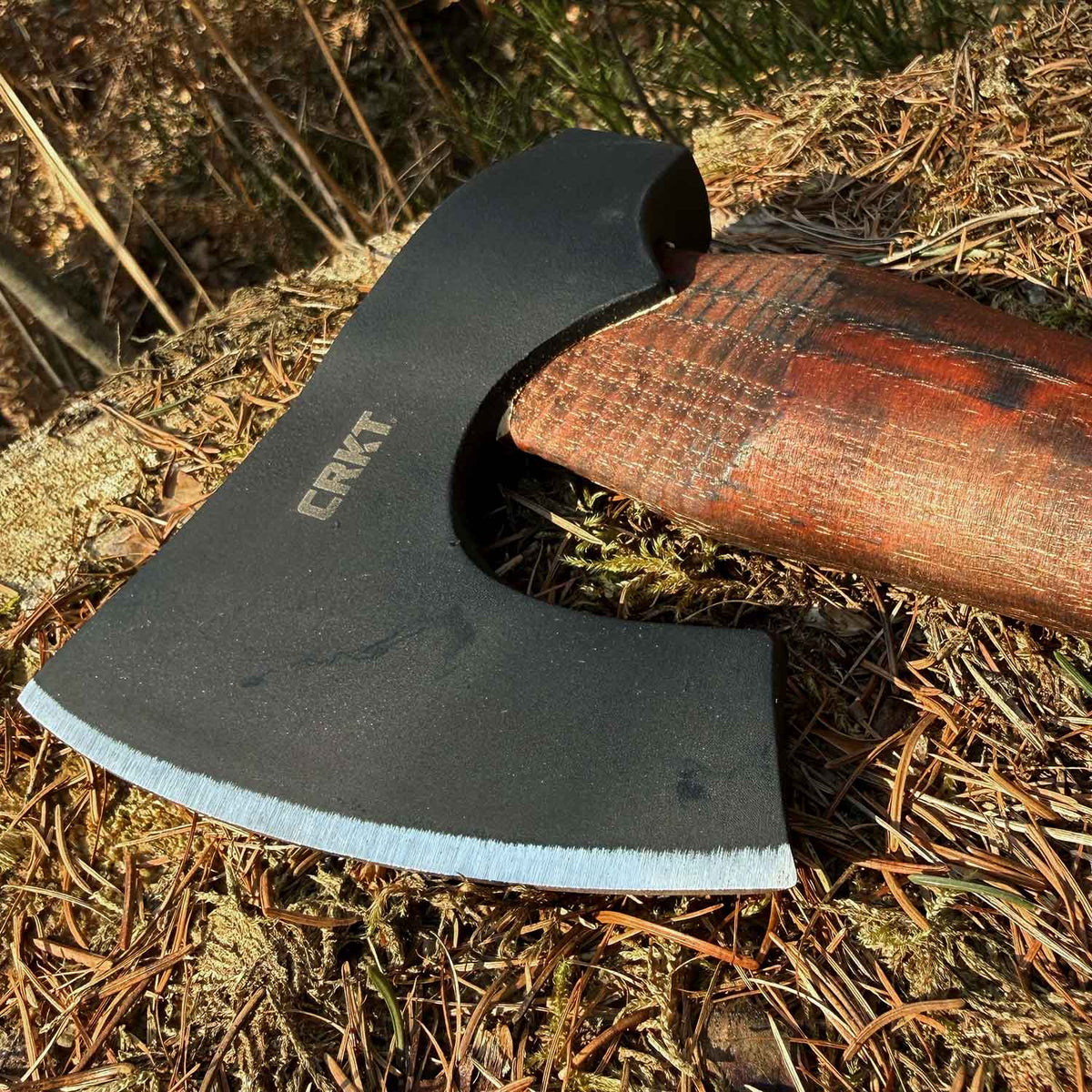 CRKT Freyr Axt / Tomahawk – Robustes Handbeil mit Hickoryholzgriff – Detailansicht