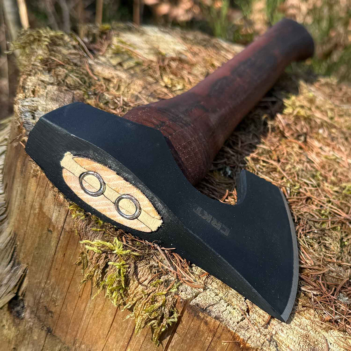CRKT Freyr Axt / Tomahawk – Robustes Handbeil mit Hickoryholzgriff – Detailansicht