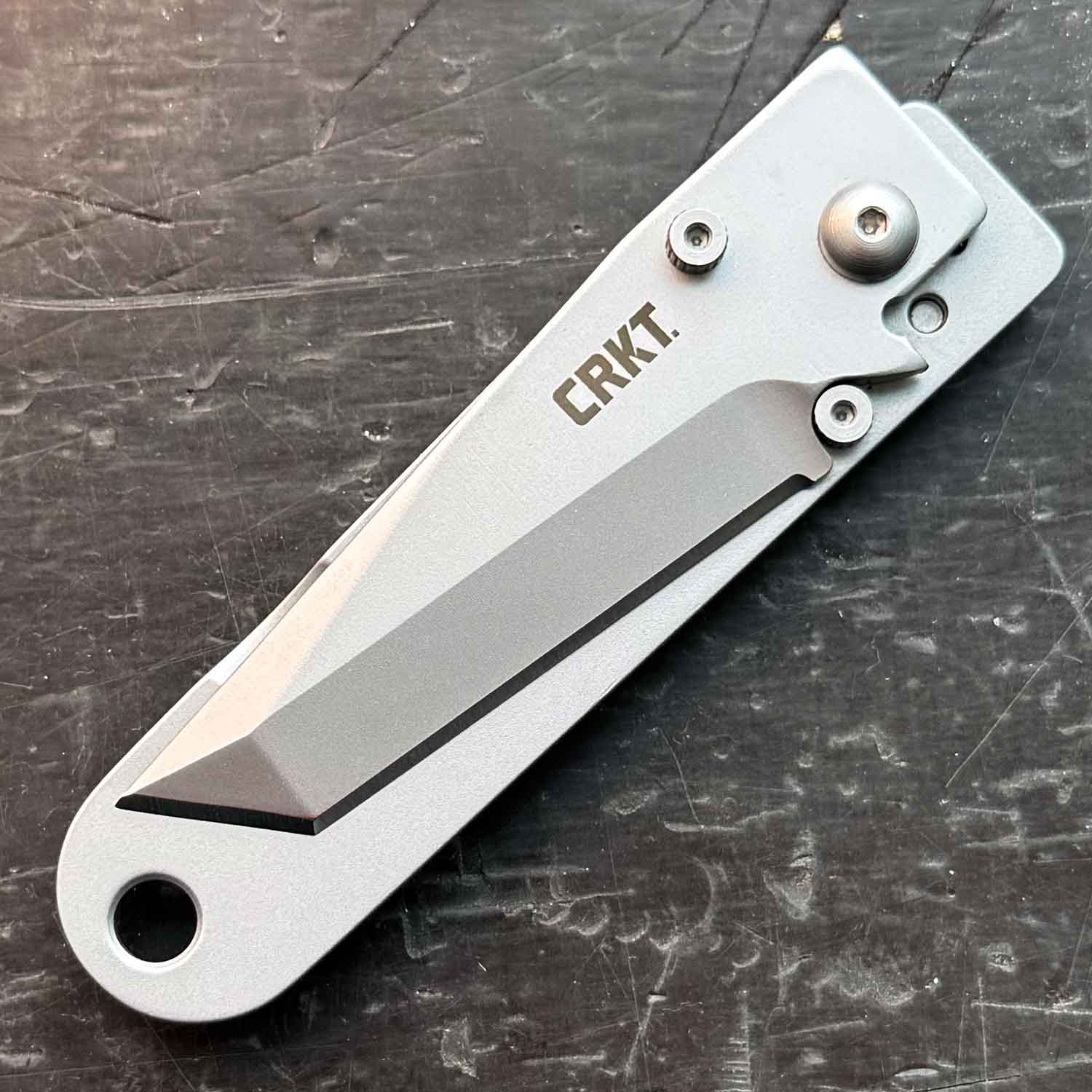 CRKT K.I.S.S. – Schlankes Taschenmesser mit Tanto-Klinge und Tip-Up Clip – Detailansicht