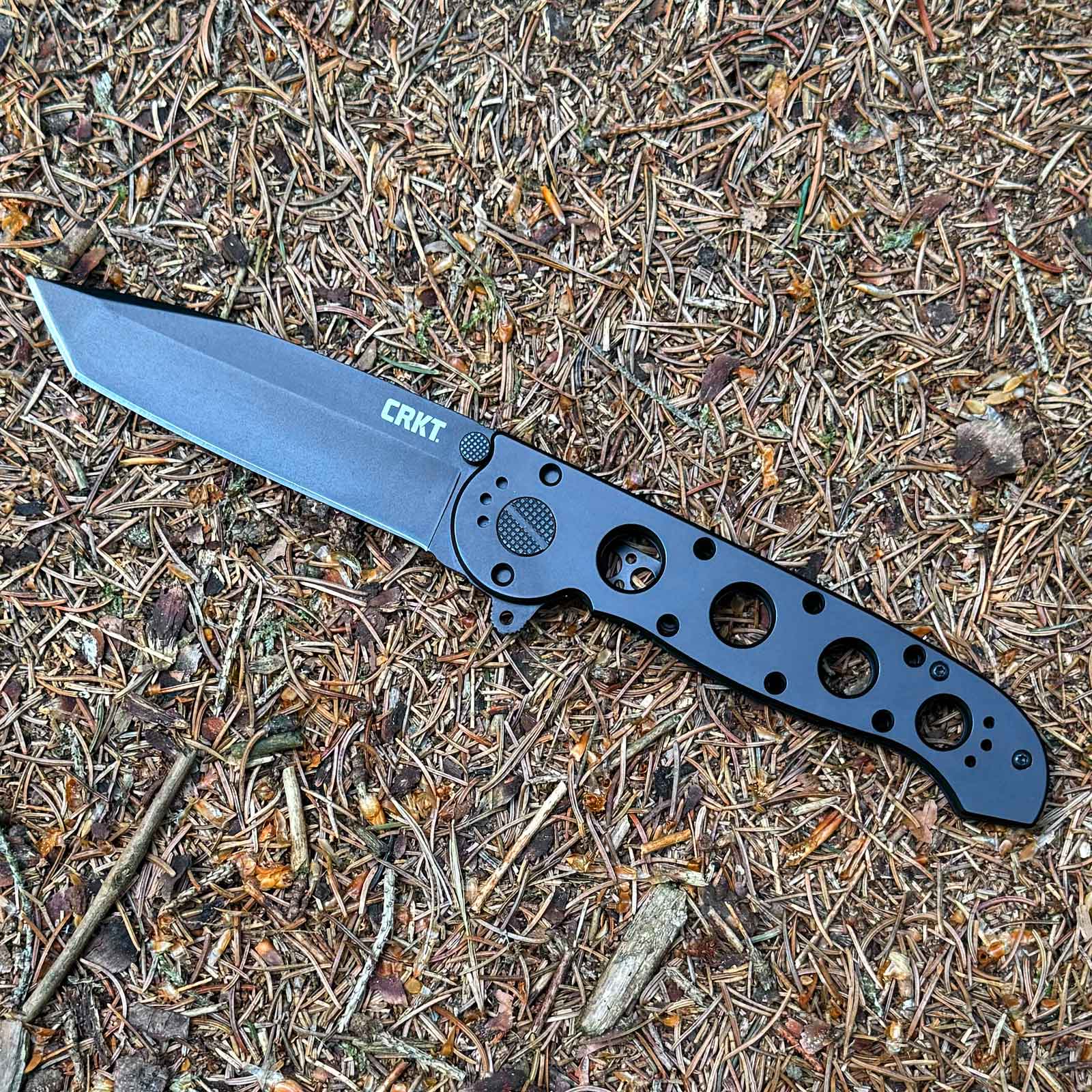 CRKT M16-04 KS Tanto Taschenmesser mit Tip Down Clip schwarz – Klinge im Detail / Klingenform und Spitze