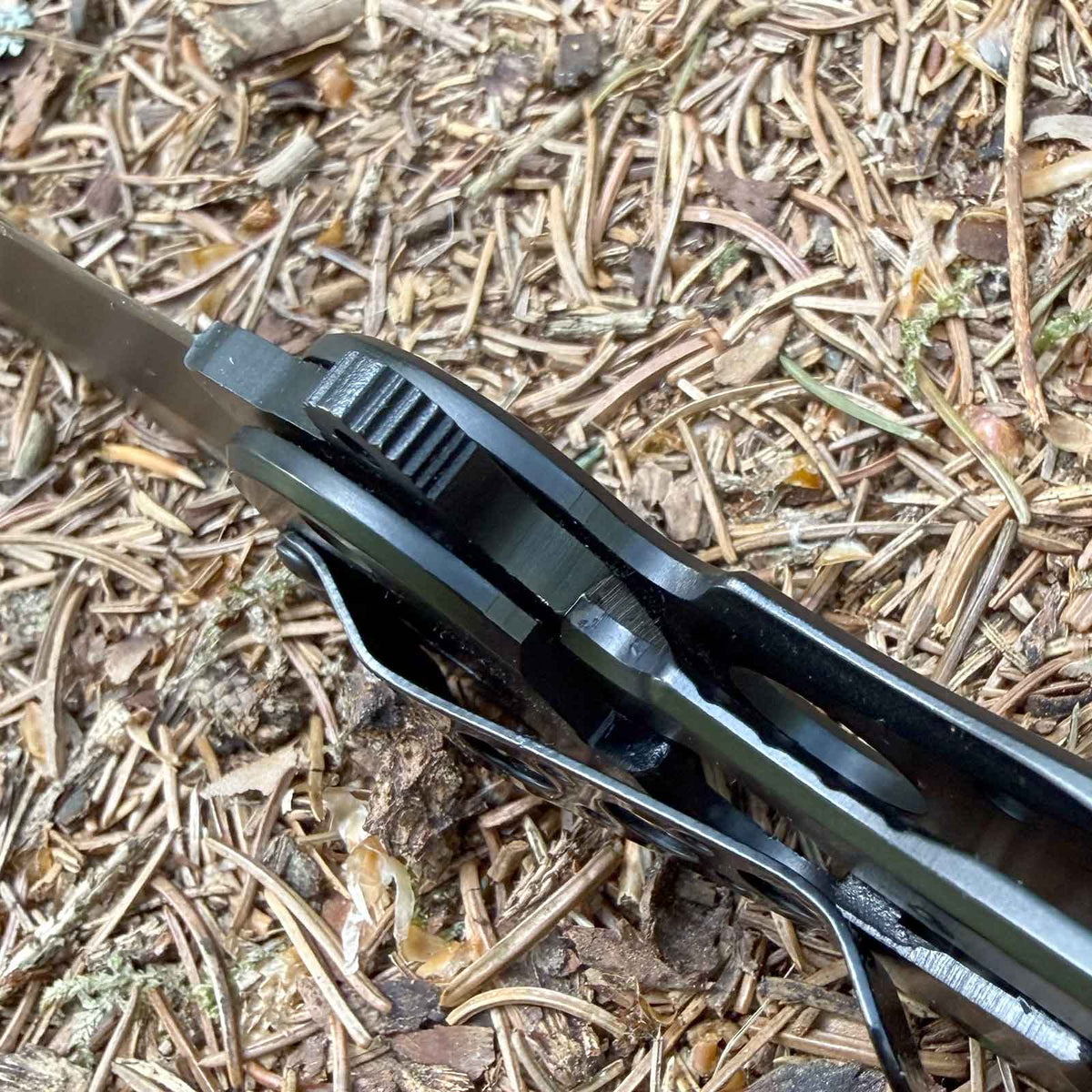 CRKT M16-04 KS Tanto Taschenmesser mit Tip Down Clip schwarz – Klingenform und Spitze / Verriegelung