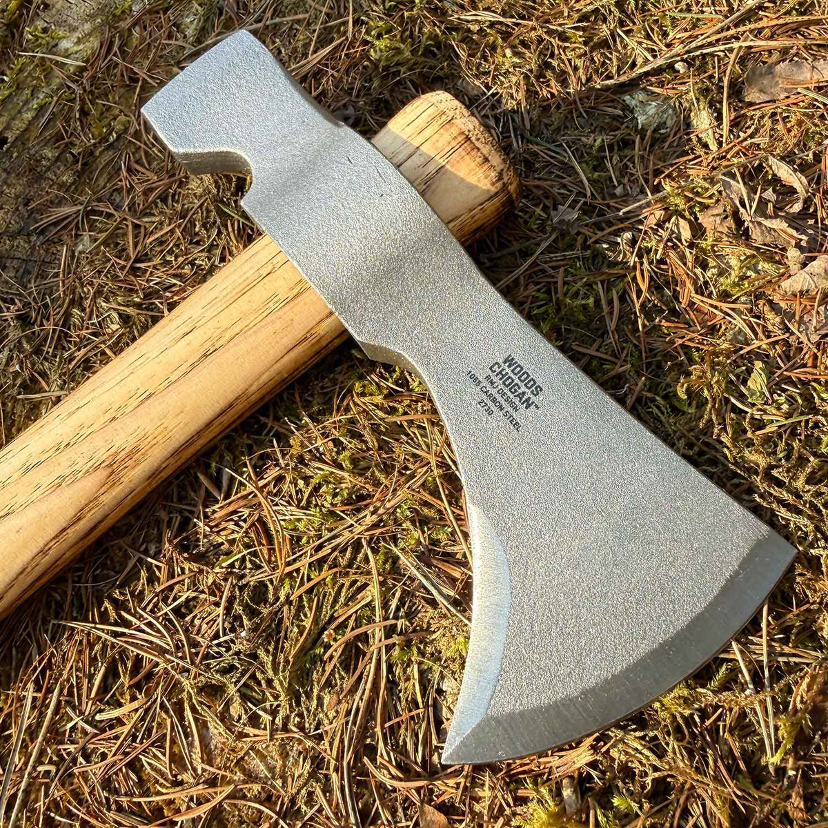 CRKT Woods Chogan T-Hawk Axt / Tomahawk - Outdoor Handbeil mit Hickoryholzgriff – Detailansicht