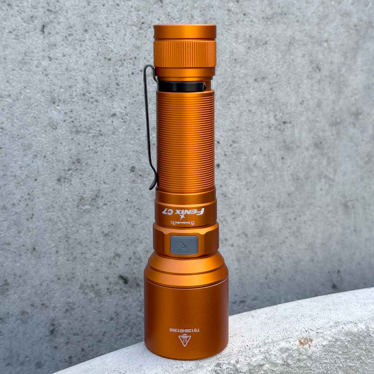 Fenix C7 – LED Taschenlampe mit Akku und USB-C Ladeport 3000 Lumen orange (B-Ware)