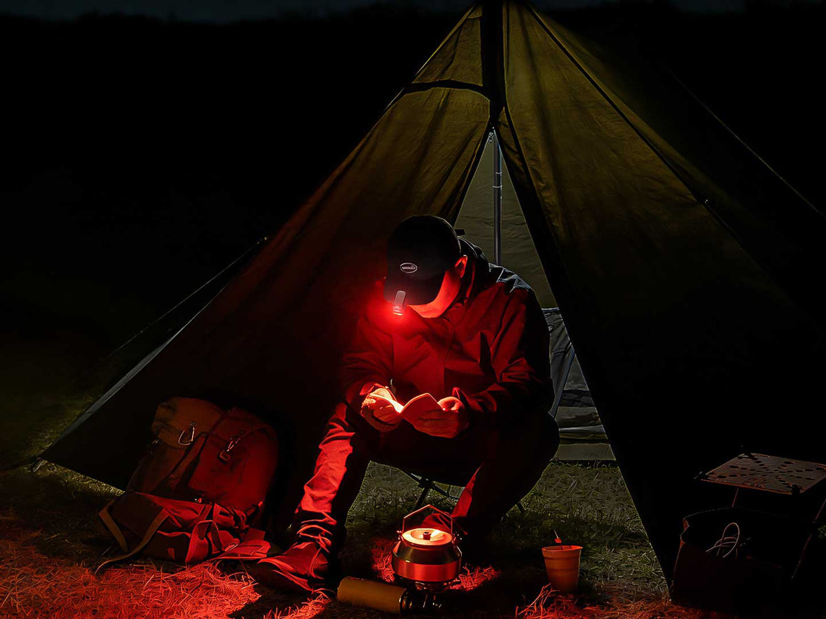 Fenix E04R – 360° drehbare Cliplampe mit 300 Lumen, Rotlicht, Akku, USB-C – Rotlicht, für Outdoor und Camping