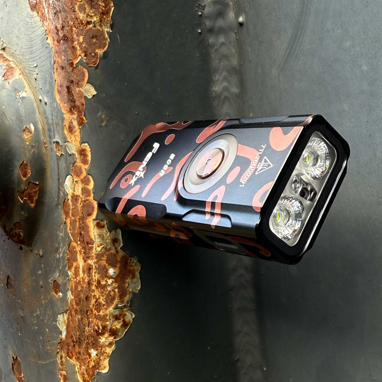 Fenix E06R – Schlüsselbundlampe mit 700 lm, UV-Licht & rotem Laser