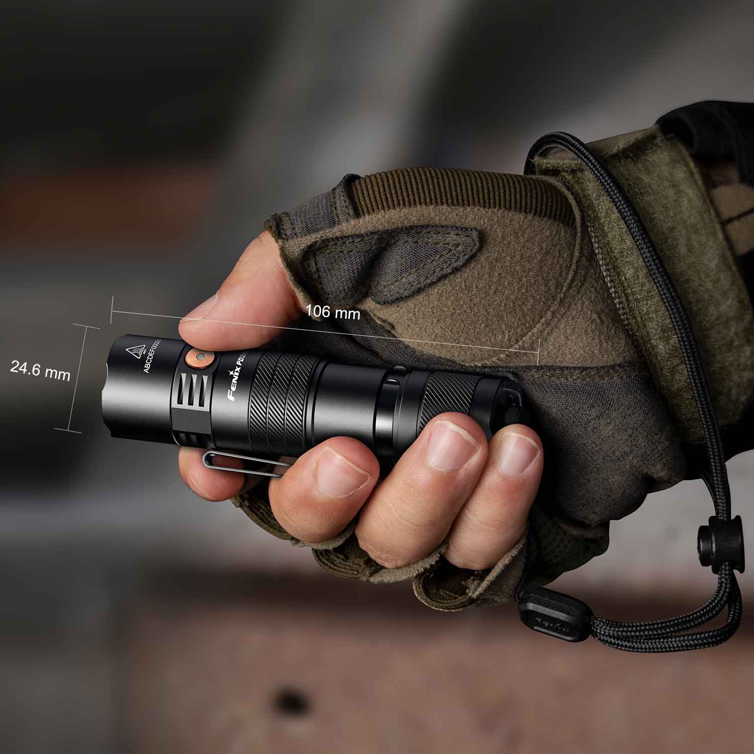 Fenix PD26R ACE – LED Taschenlampe mit 1300 Lumen 1600mAh Akku & USB-C – Detailansicht
