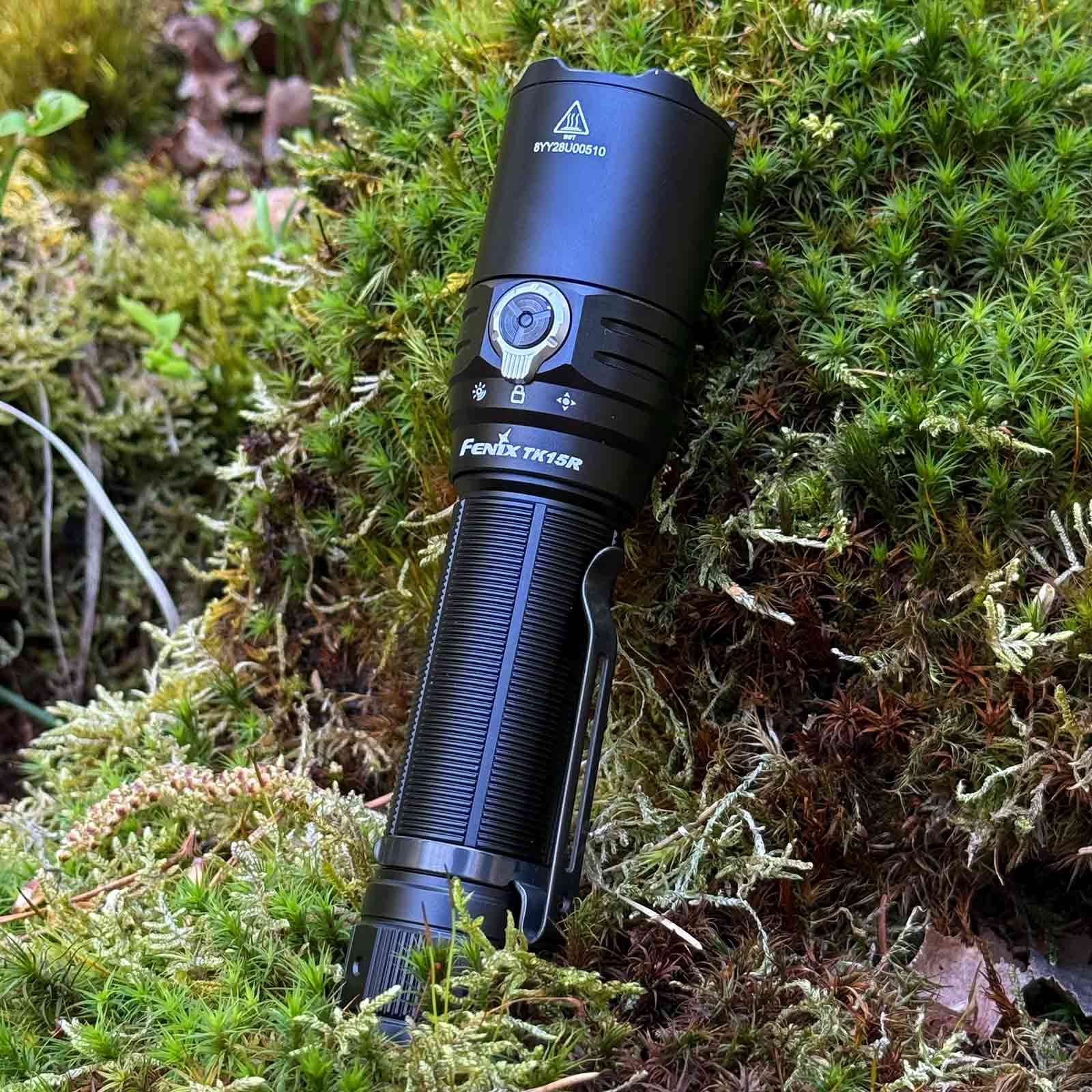 Fenix TK15R IRIS X – taktische Taschenlampe mit 3200 Lumen, Akku, USB-C, Lockout – Produktansicht der Lampe