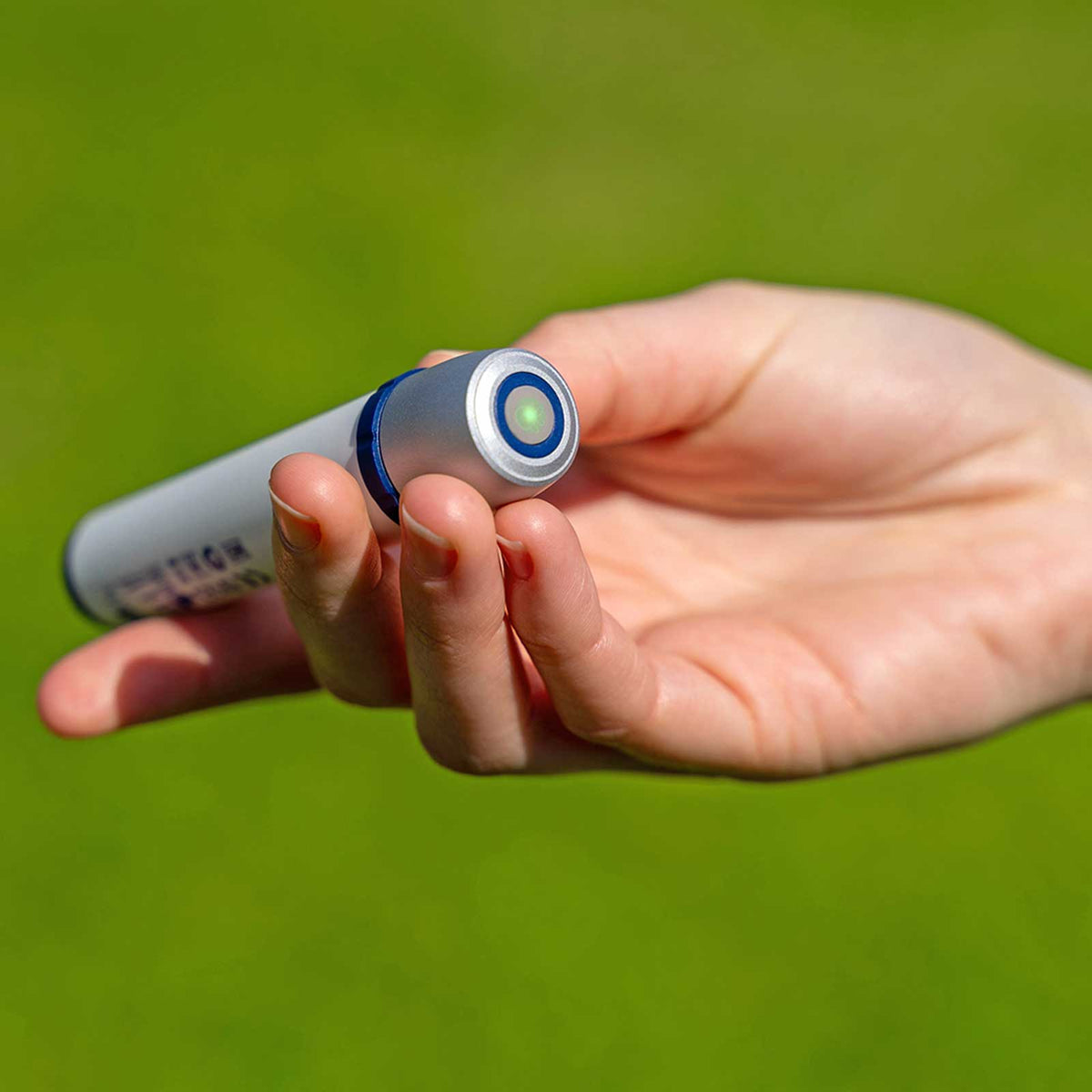 heat it unplug – Insektenstichheiler – Heatit mueckenstichheiler in der hand