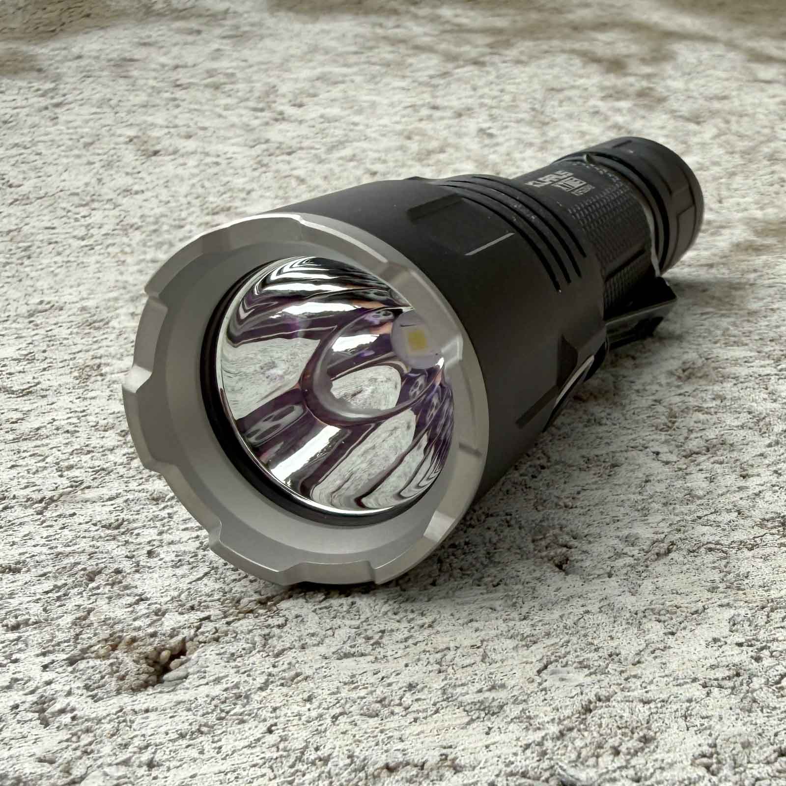 Klarus XT11S LED Taschenlampe 1100 Lumen 18650 Akku USB-C – Vorderansicht