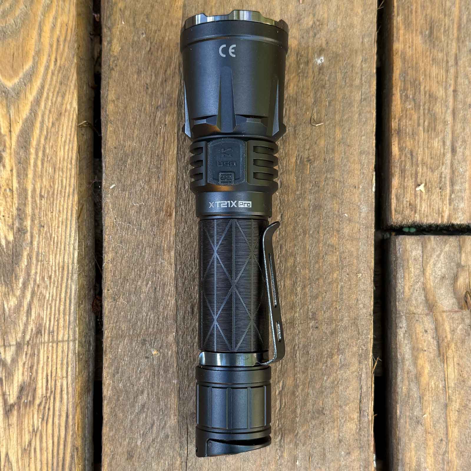 Klarus XT21X Pro – Polizei Taschenlampe mit 4400 Lumen, 5000 mAh Akku, USB-C