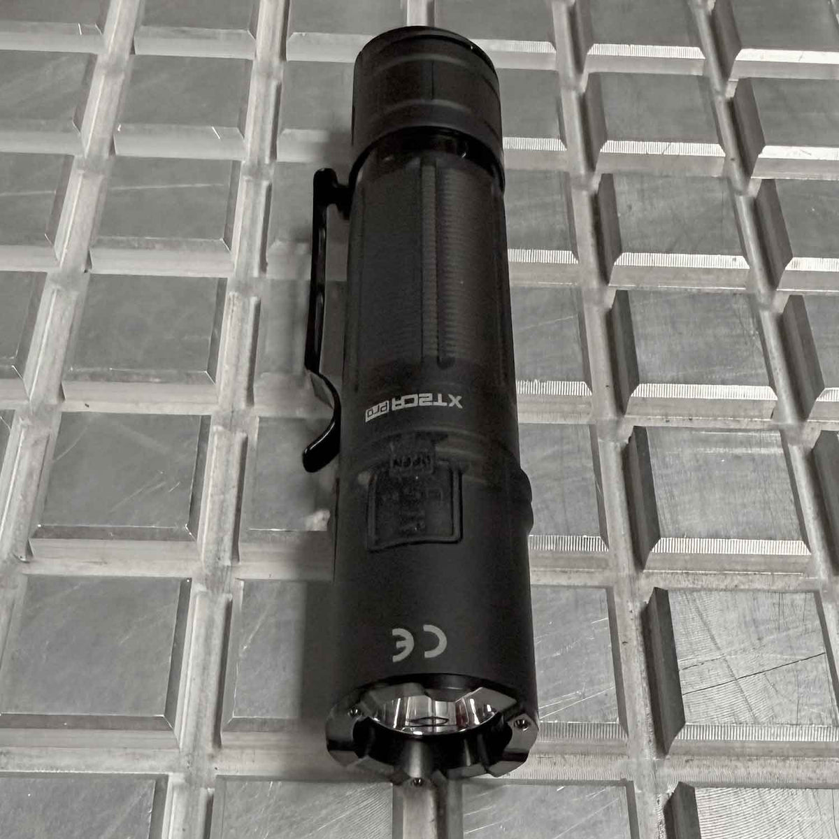 Klarus XT2CR PRO Tac-Master – LED Taschenlampe mit 2300 Lumen & USB-C (2026) – Detailansicht