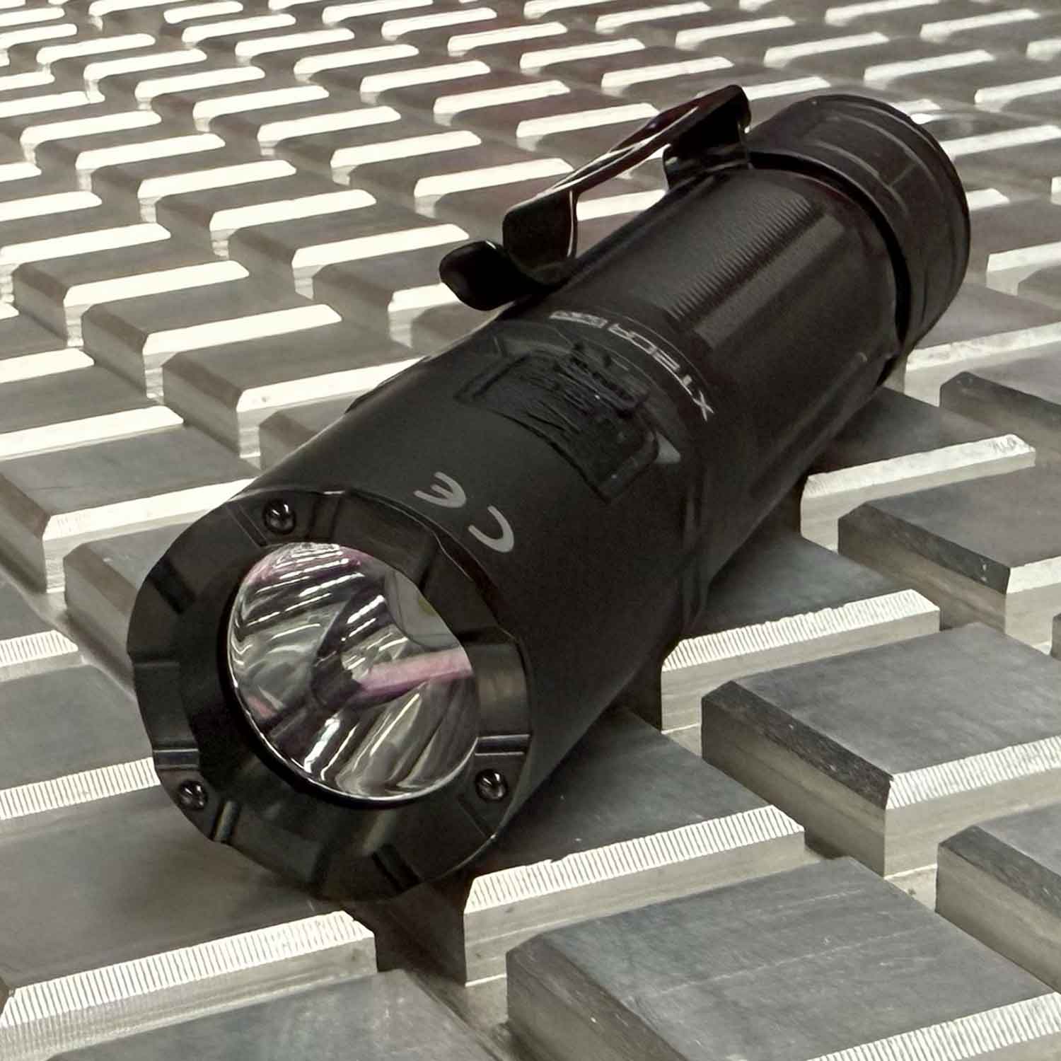Klarus XT2CR PRO Tac-Master – LED Taschenlampe mit 2300 Lumen & USB-C (2026) – Detailansicht