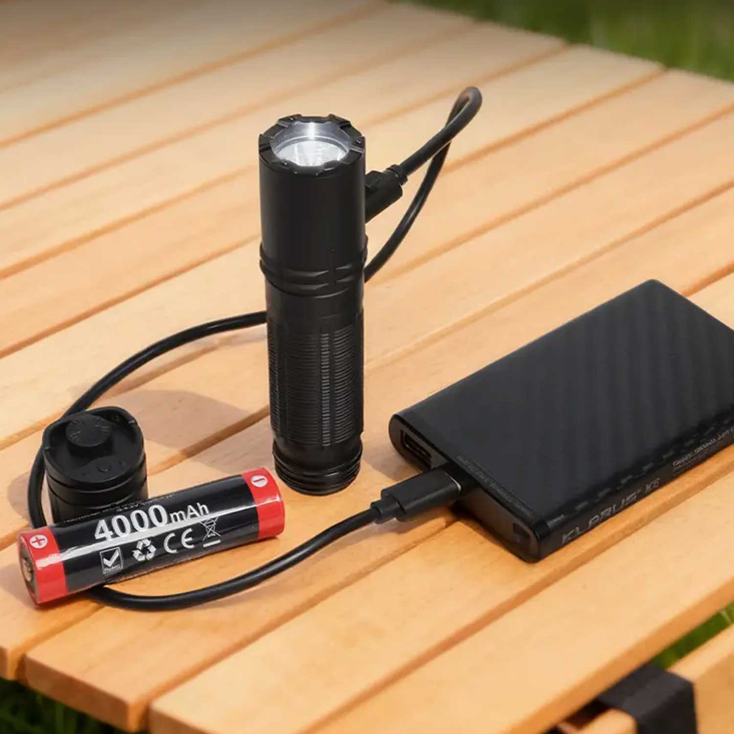 Klarus XT2CR PRO Tac-Master – LED Taschenlampe mit 2300 Lumen & USB-C (2026) – Detailansicht